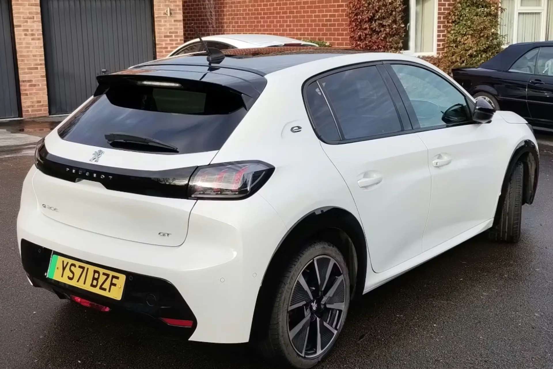 2021 PEUGEOT 208 2021 PEUGEOT 208