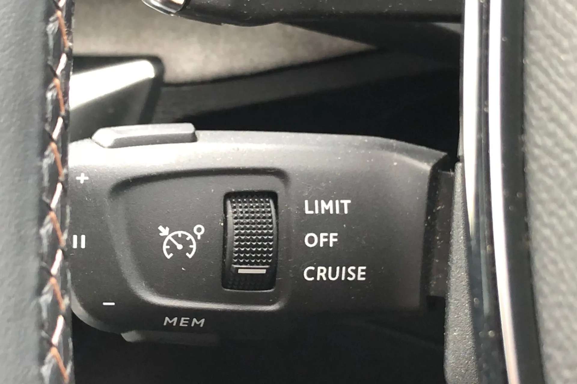 2021 PEUGEOT 5008 2021 PEUGEOT 5008