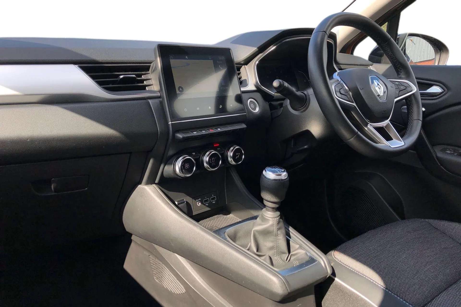 A 2022 RENAULT CAPTUR 1.3 TCE 140 SE Edition 5dr [ Front and rear parking sensors with rear view camera , Wireless phone charger , 18" Pasadena diamond cut alloy wheels wit A 2022 RENAULT CAPTUR 1.3 TCE 140 SE Edition 5dr [ Front and rear parking sensors with rear view camera , Wireless phone charger , 18" Pasadena diamond cut alloy wheels wit