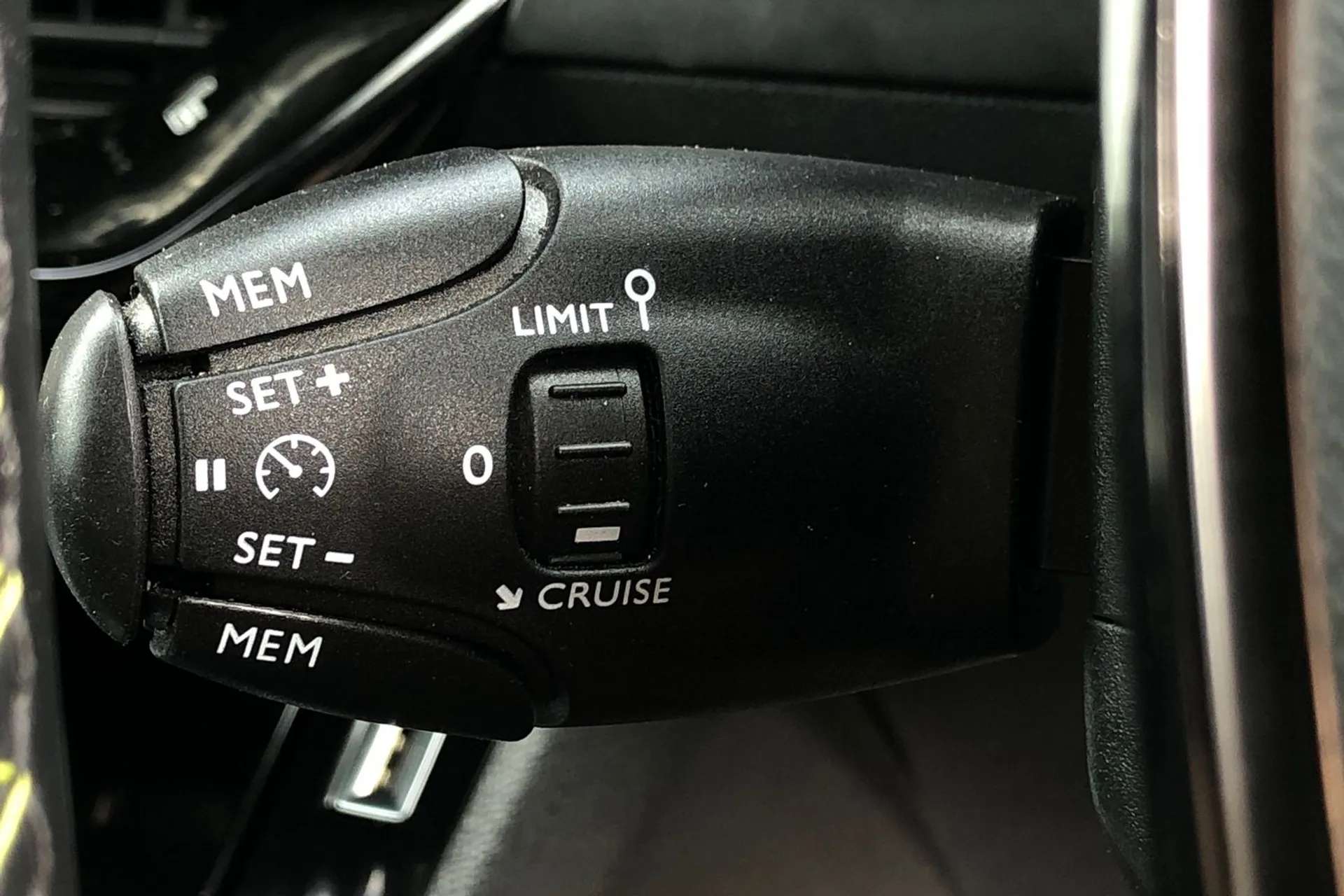 2020 PEUGEOT 2008 2020 PEUGEOT 2008