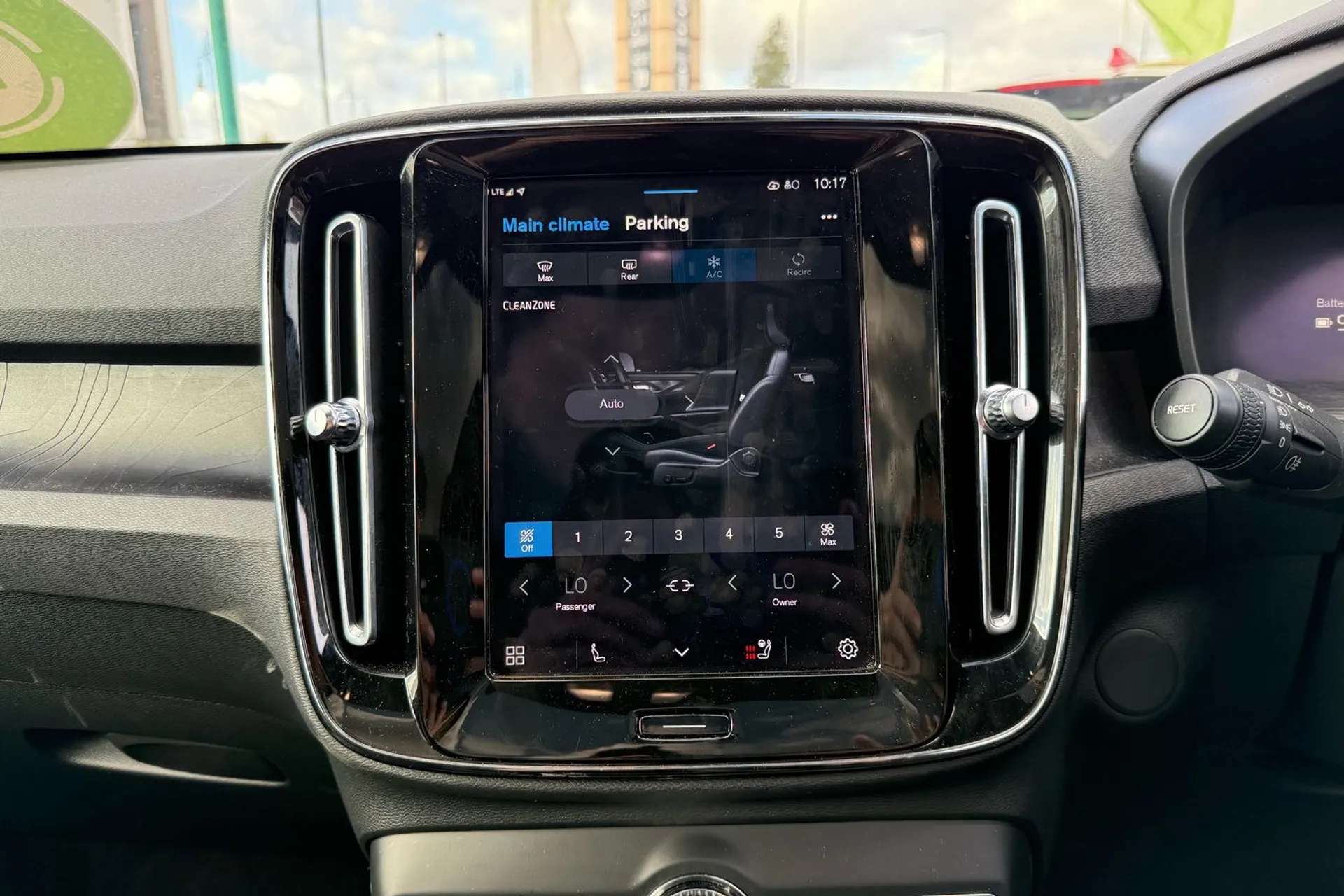 2023 VOLVO C40 2023 VOLVO C40