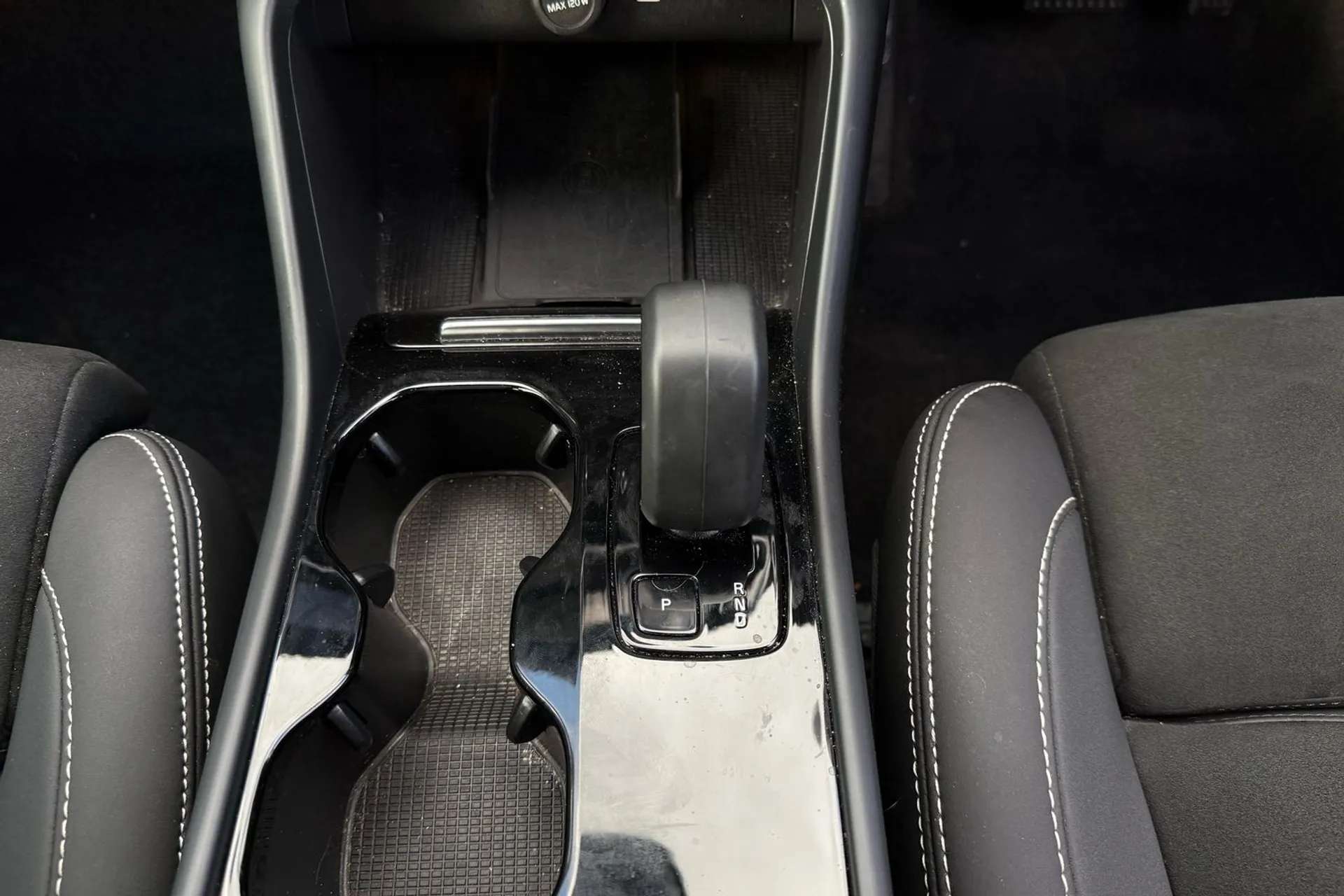 2023 VOLVO C40 2023 VOLVO C40