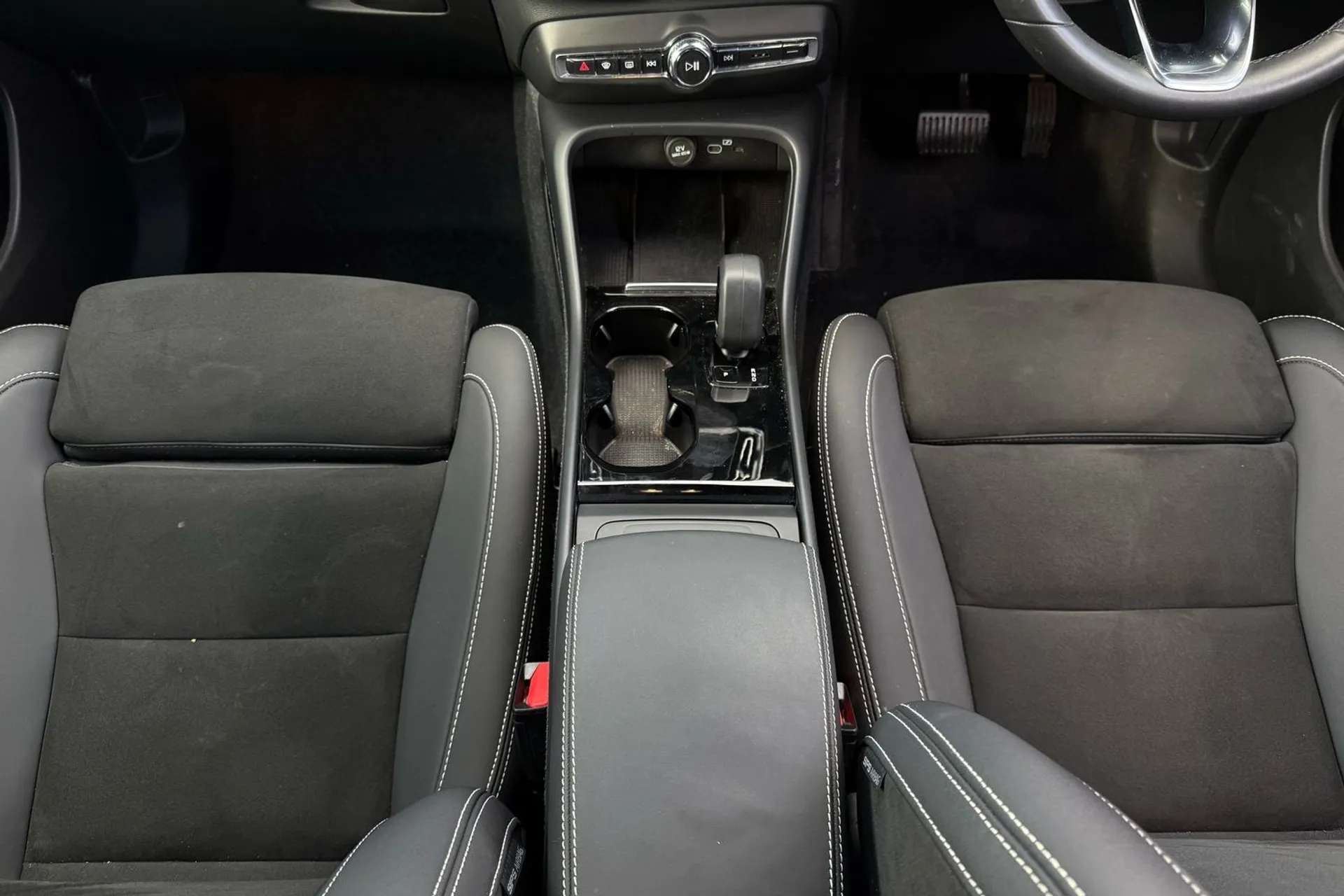 2023 VOLVO C40 2023 VOLVO C40