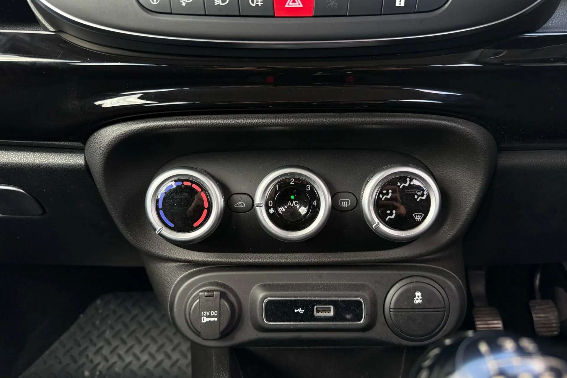 2019 FIAT 500L 2019 FIAT 500L