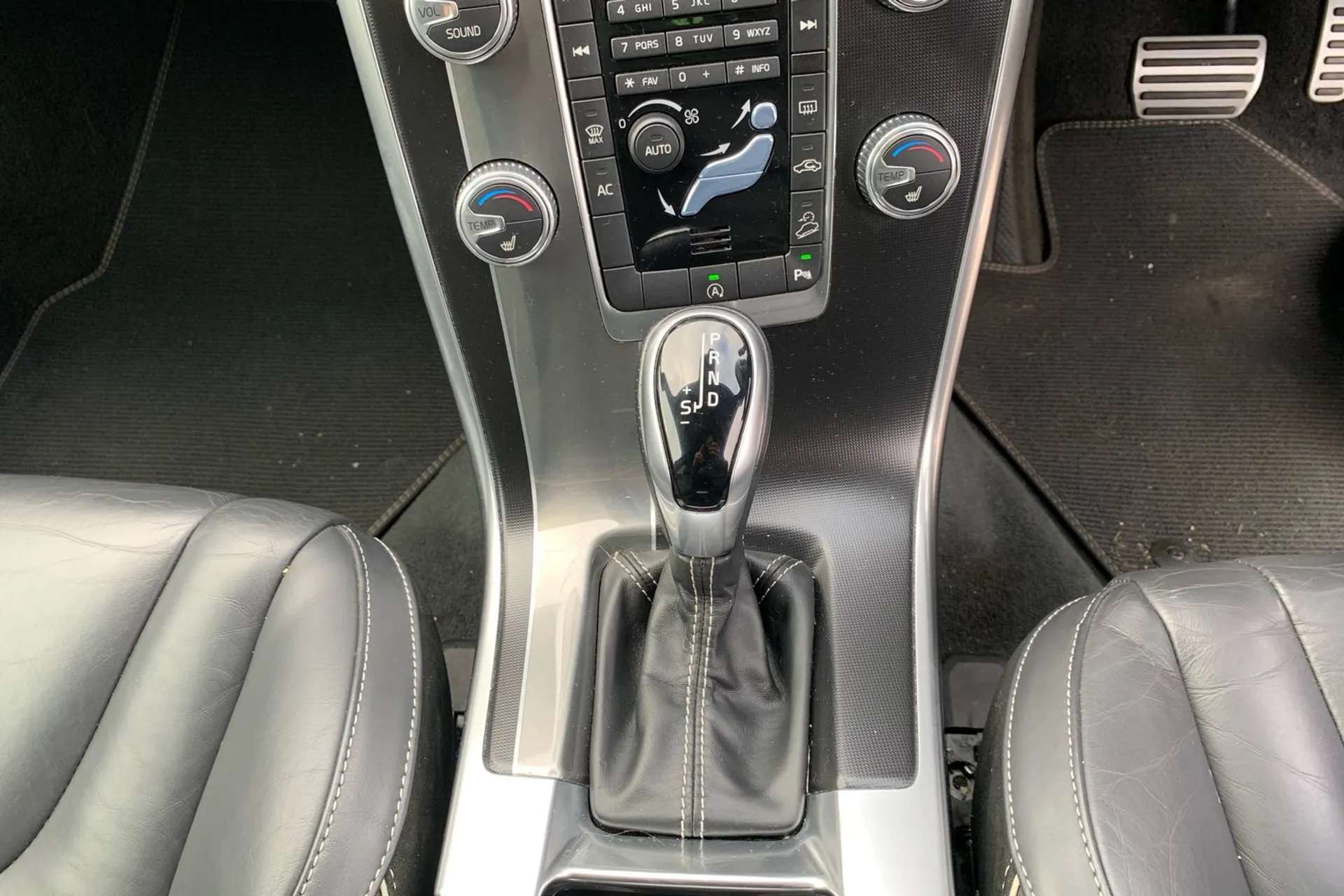 2017 VOLVO XC60 2017 VOLVO XC60