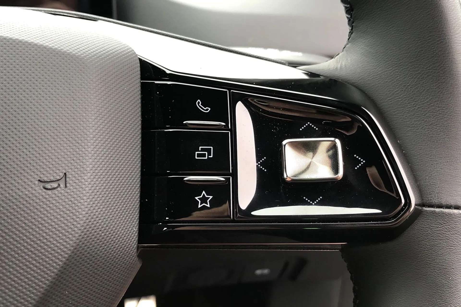 2024 MG MOTOR UK MG4 2024 MG MOTOR UK MG4