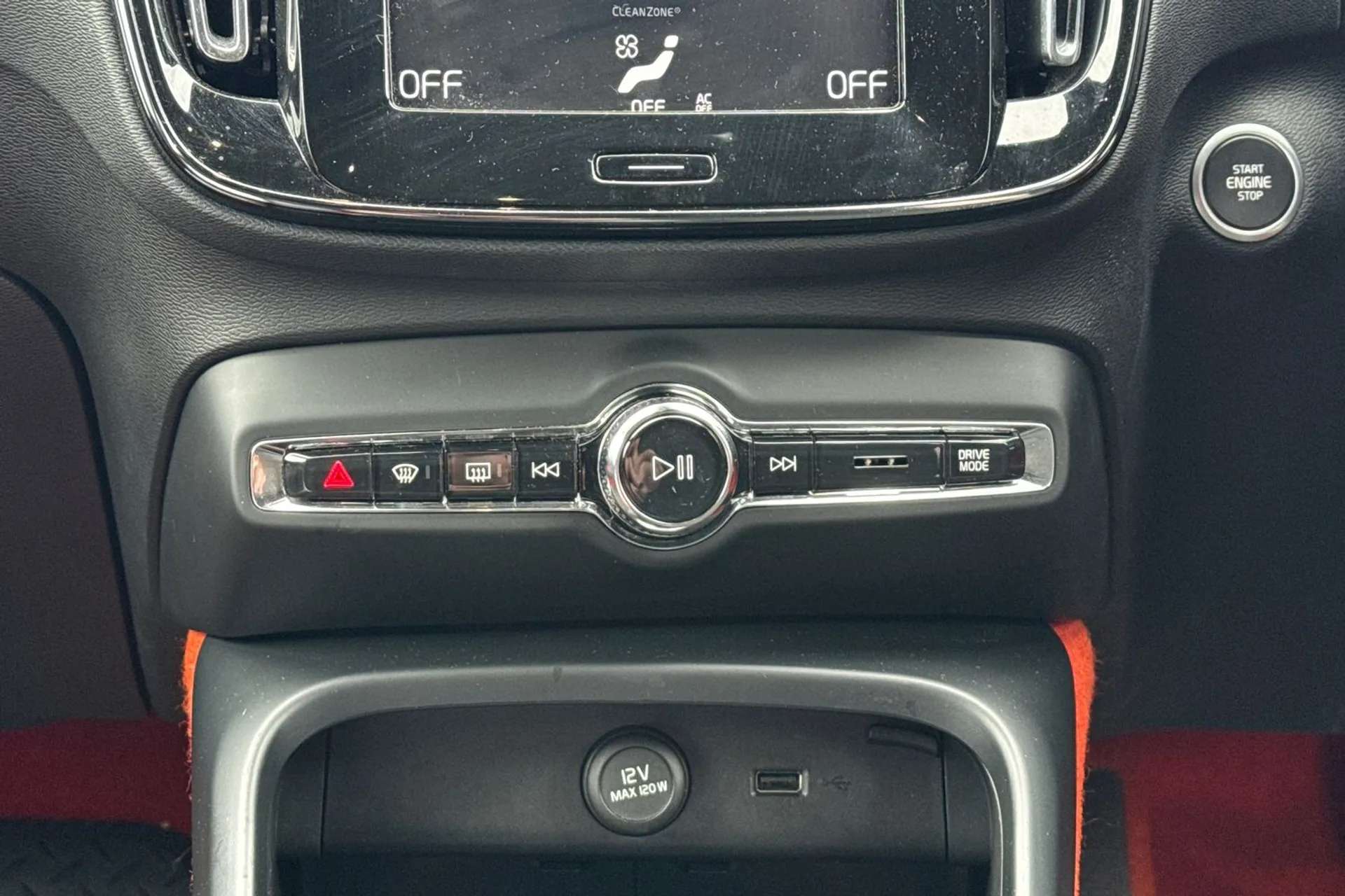 2019 VOLVO XC40 2019 VOLVO XC40