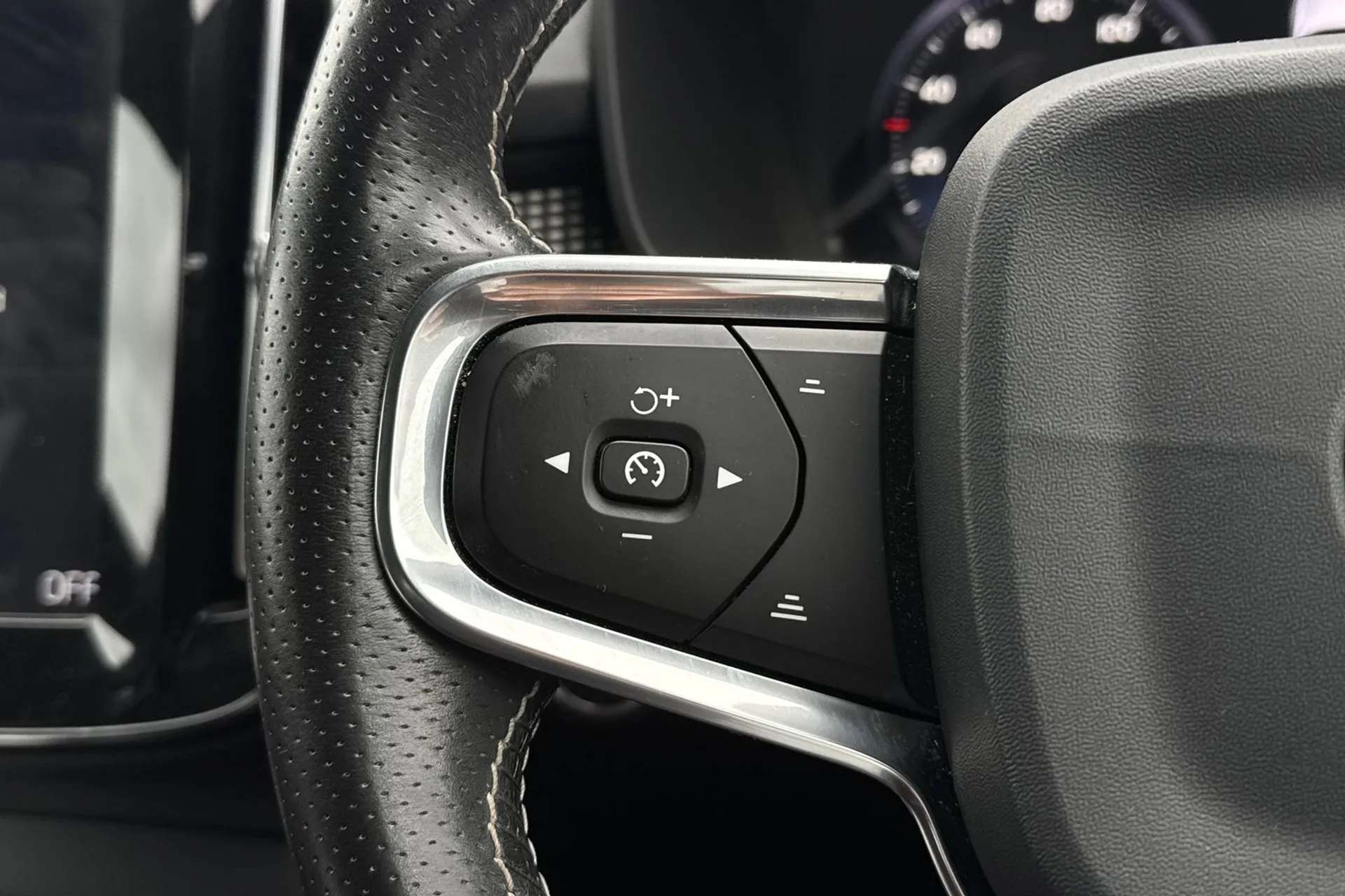 2019 VOLVO XC40 2019 VOLVO XC40