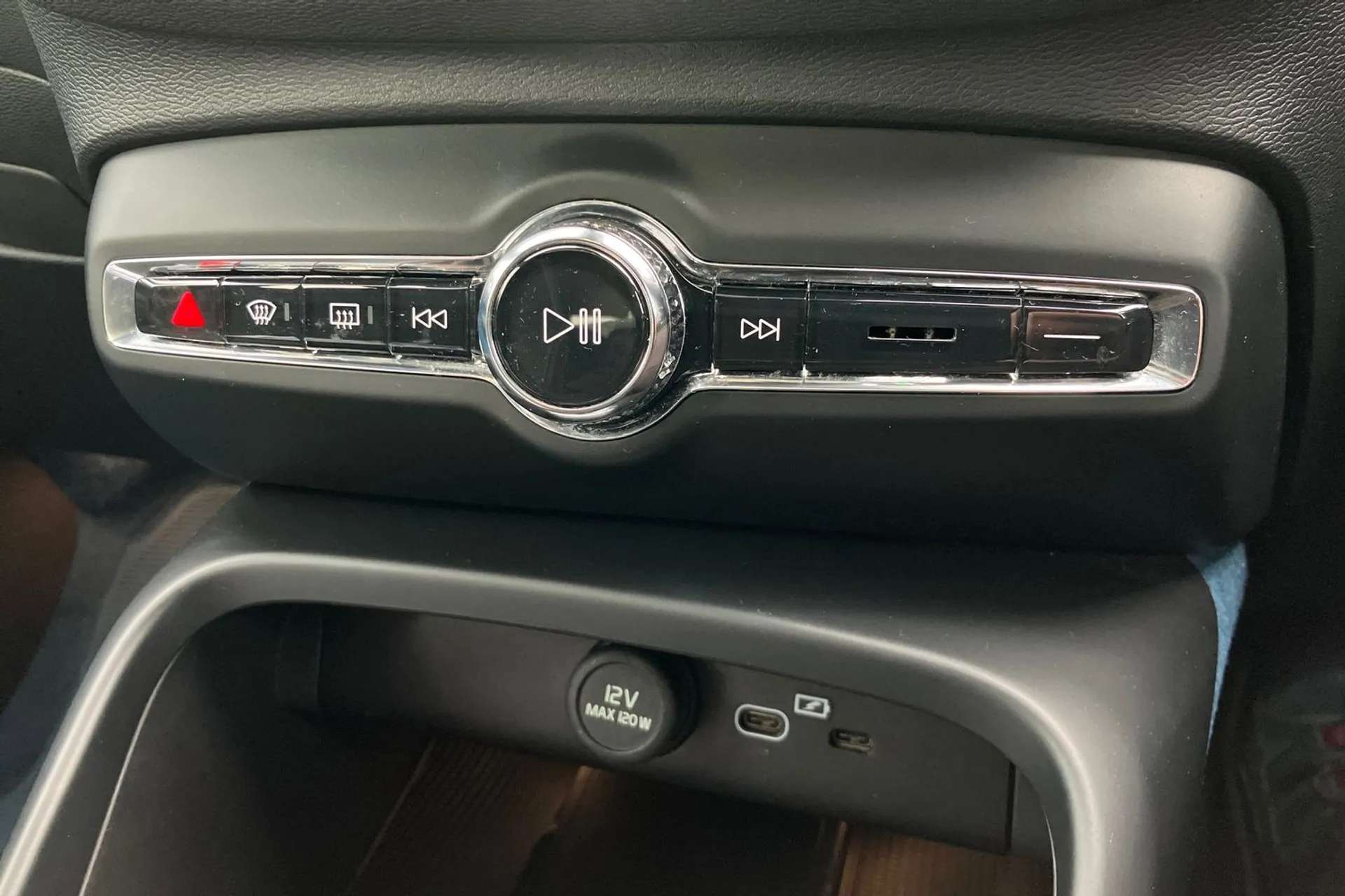 2022 VOLVO C40 2022 VOLVO C40