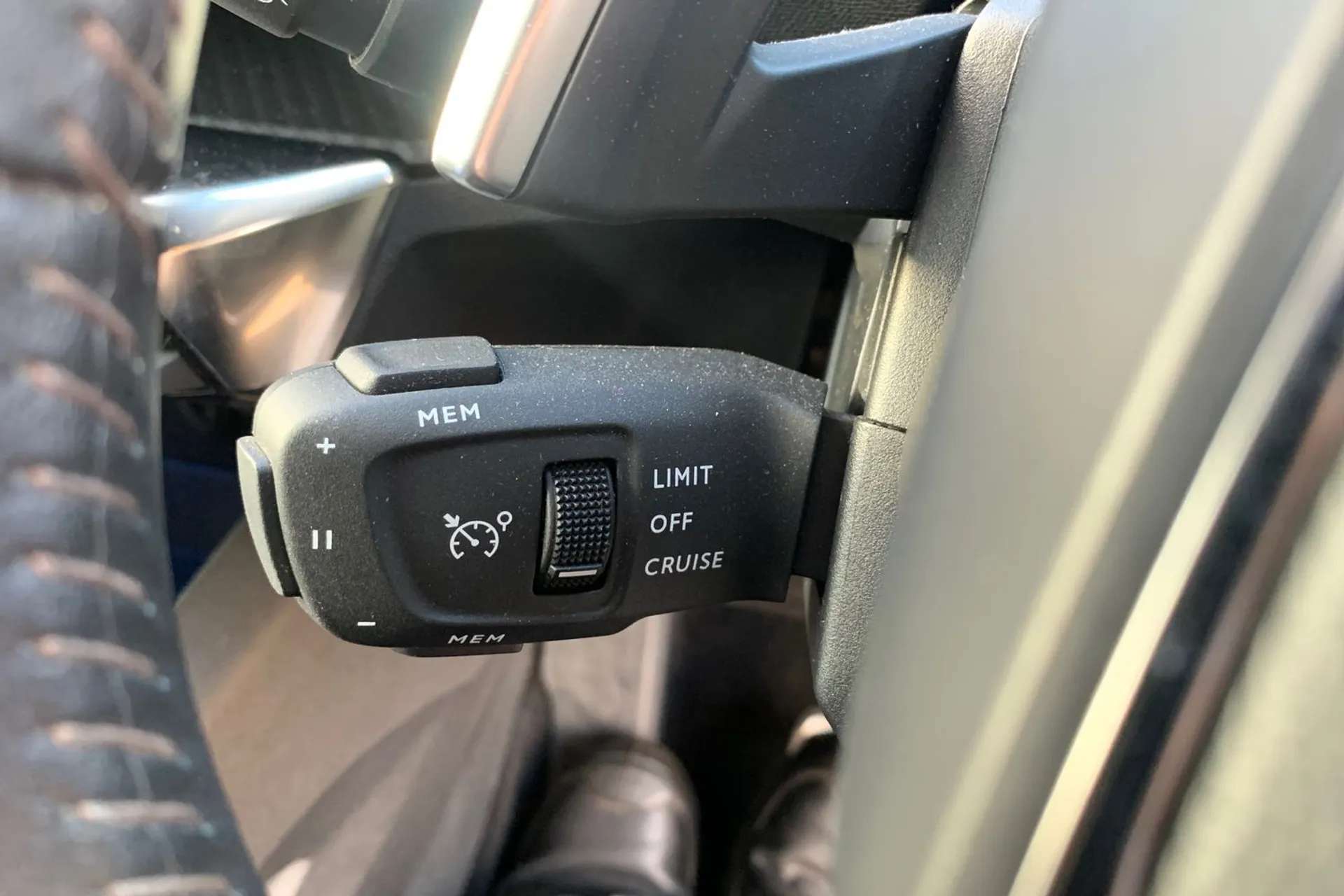 2023 PEUGEOT 3008 2023 PEUGEOT 3008