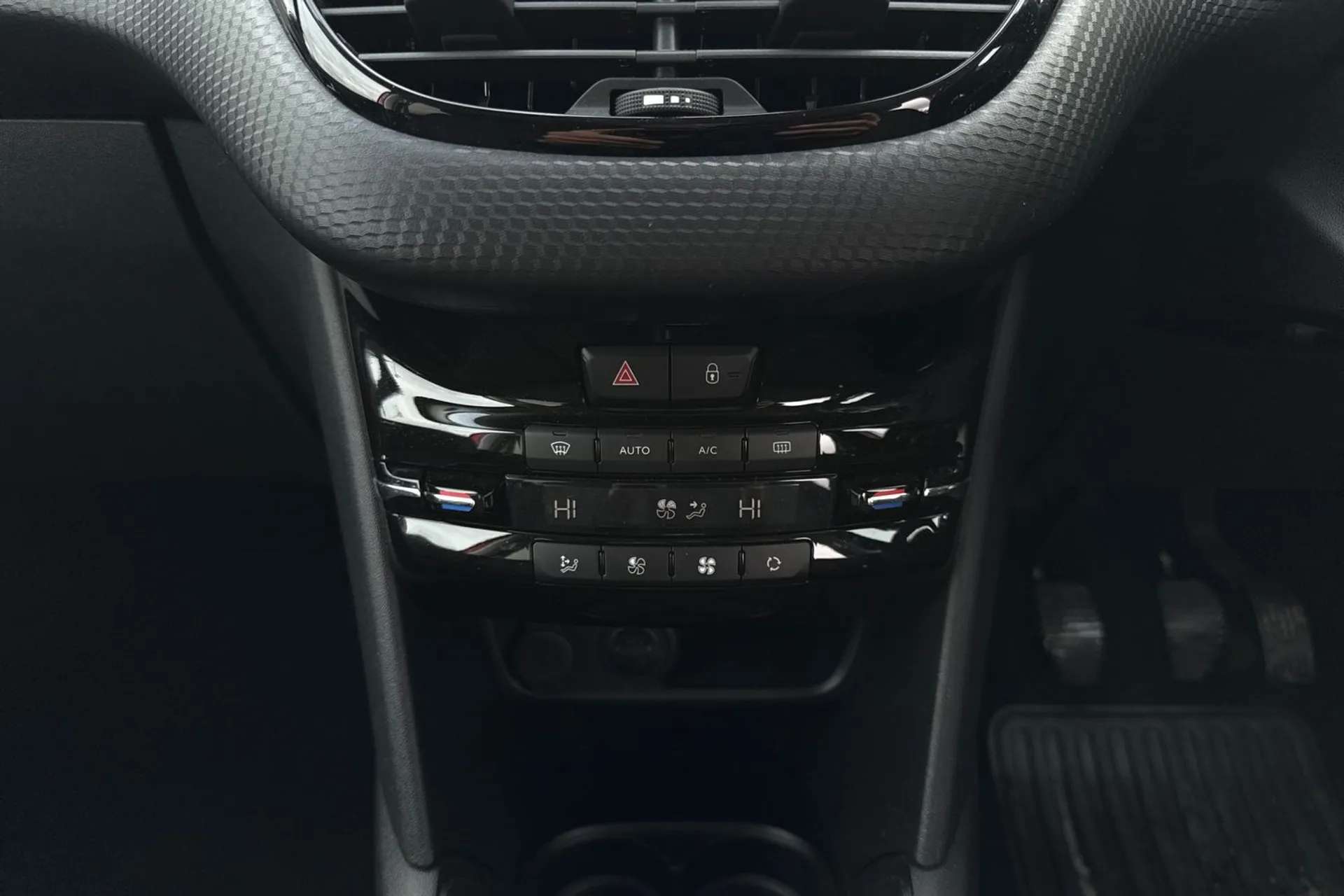 2018 PEUGEOT 208 2018 PEUGEOT 208