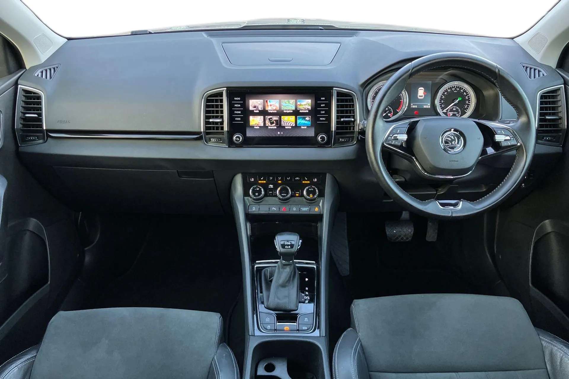 A 2020 SKODA KAROQ 2.0 TDI SE L 4x4 5dr DSG [ Rear view camera , Start/stop system with regenerative braking , Chrome roof rails + chrome pack , 19" Crater alloy wheels A 2020 SKODA KAROQ 2.0 TDI SE L 4x4 5dr DSG [ Rear view camera , Start/stop system with regenerative braking , Chrome roof rails + chrome pack , 19" Crater alloy wheels