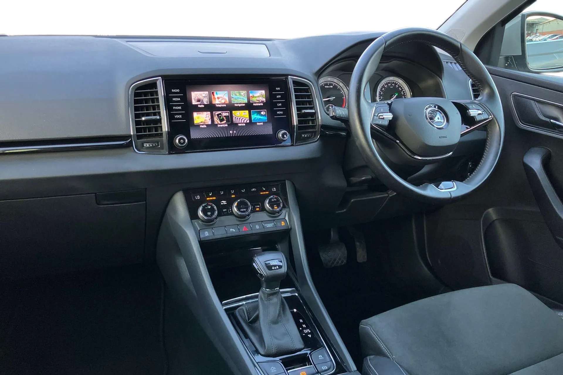 A 2020 SKODA KAROQ 2.0 TDI SE L 4x4 5dr DSG [ Rear view camera , Start/stop system with regenerative braking , Chrome roof rails + chrome pack , 19" Crater alloy wheels A 2020 SKODA KAROQ 2.0 TDI SE L 4x4 5dr DSG [ Rear view camera , Start/stop system with regenerative braking , Chrome roof rails + chrome pack , 19" Crater alloy wheels