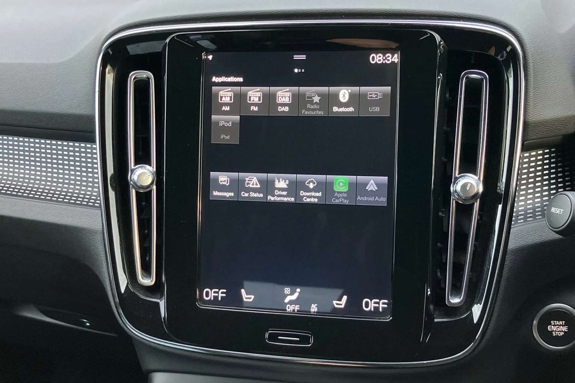 2020 VOLVO XC40 2020 VOLVO XC40