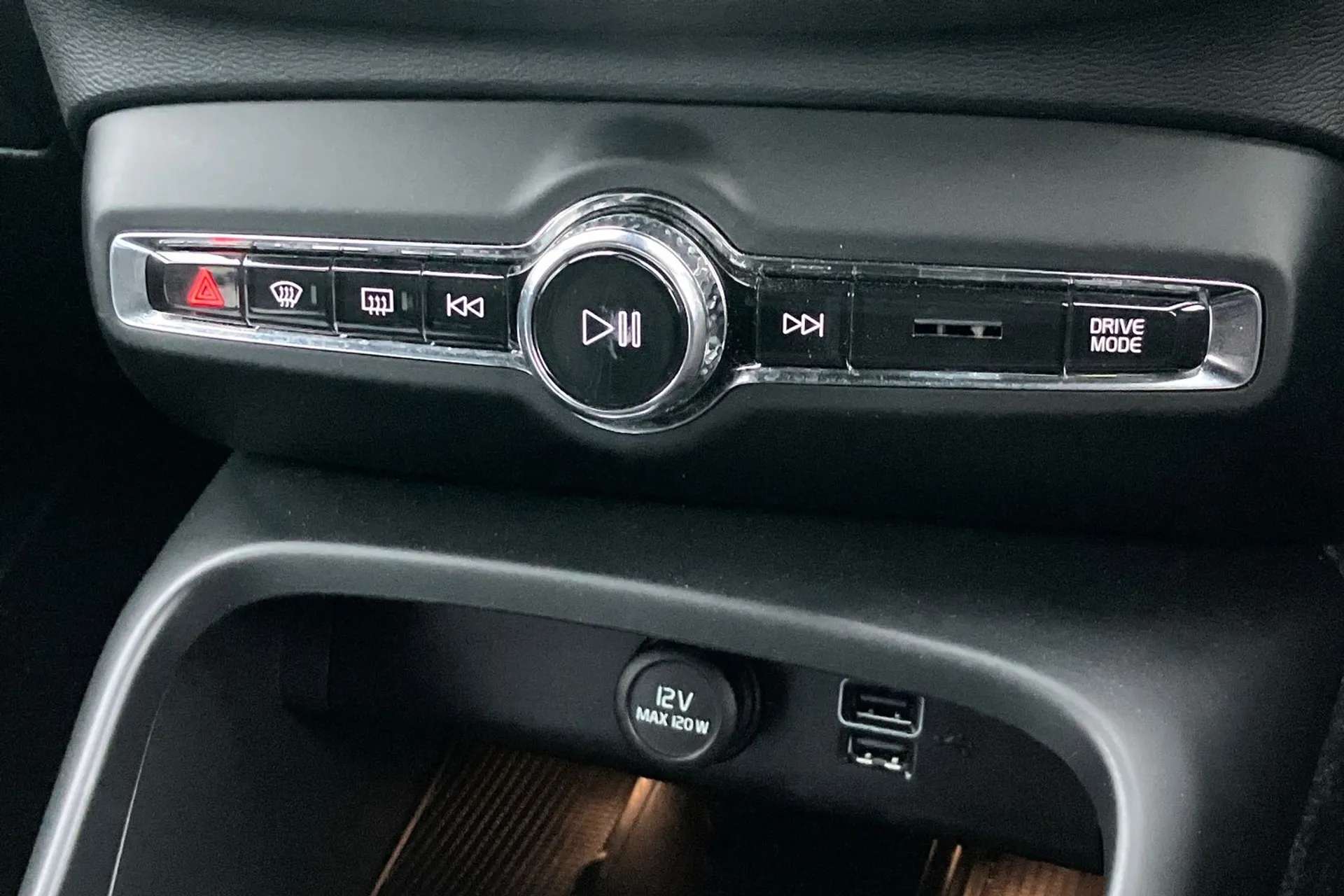 2020 VOLVO XC40 2020 VOLVO XC40