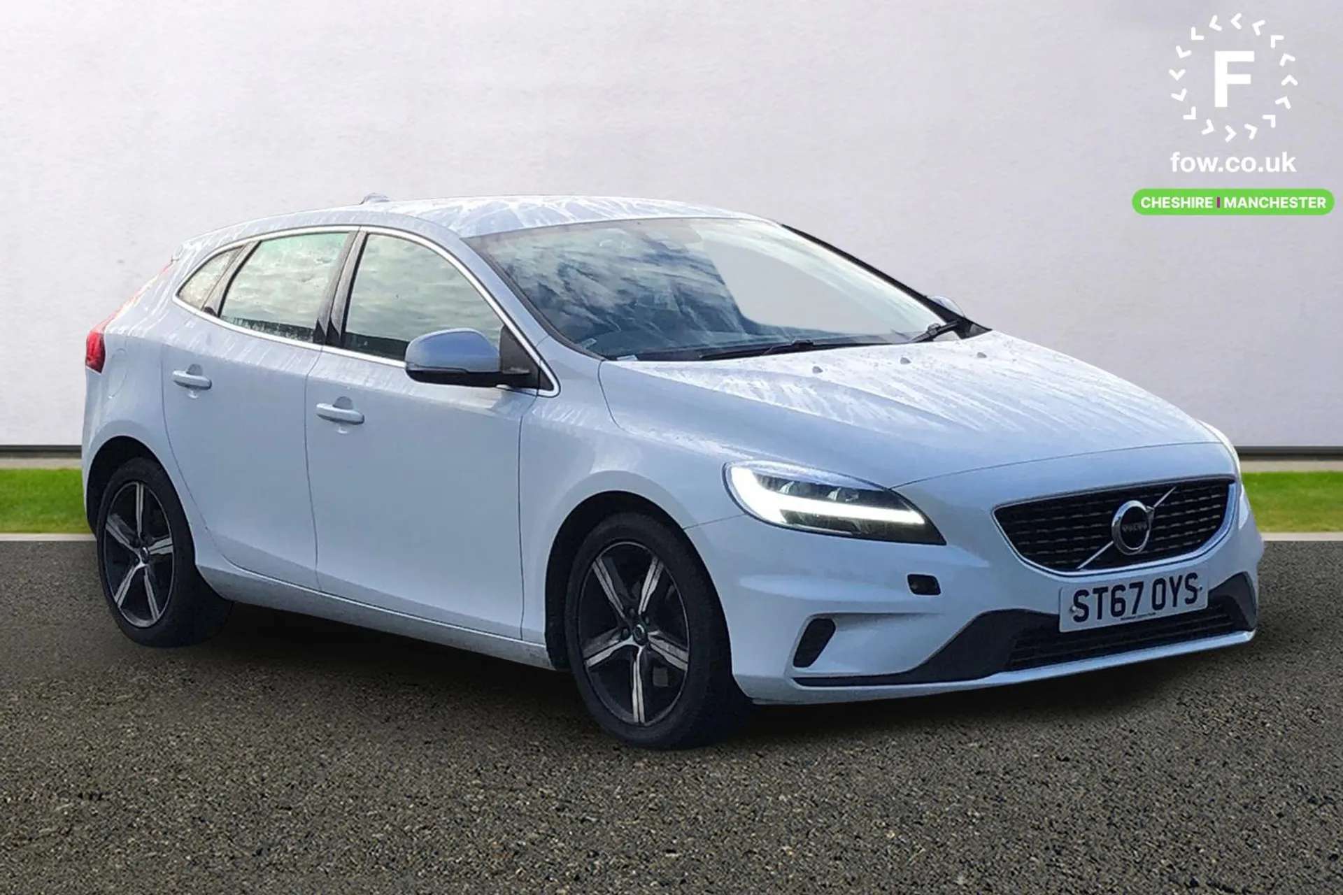 2017 VOLVO V40 2017 VOLVO V40