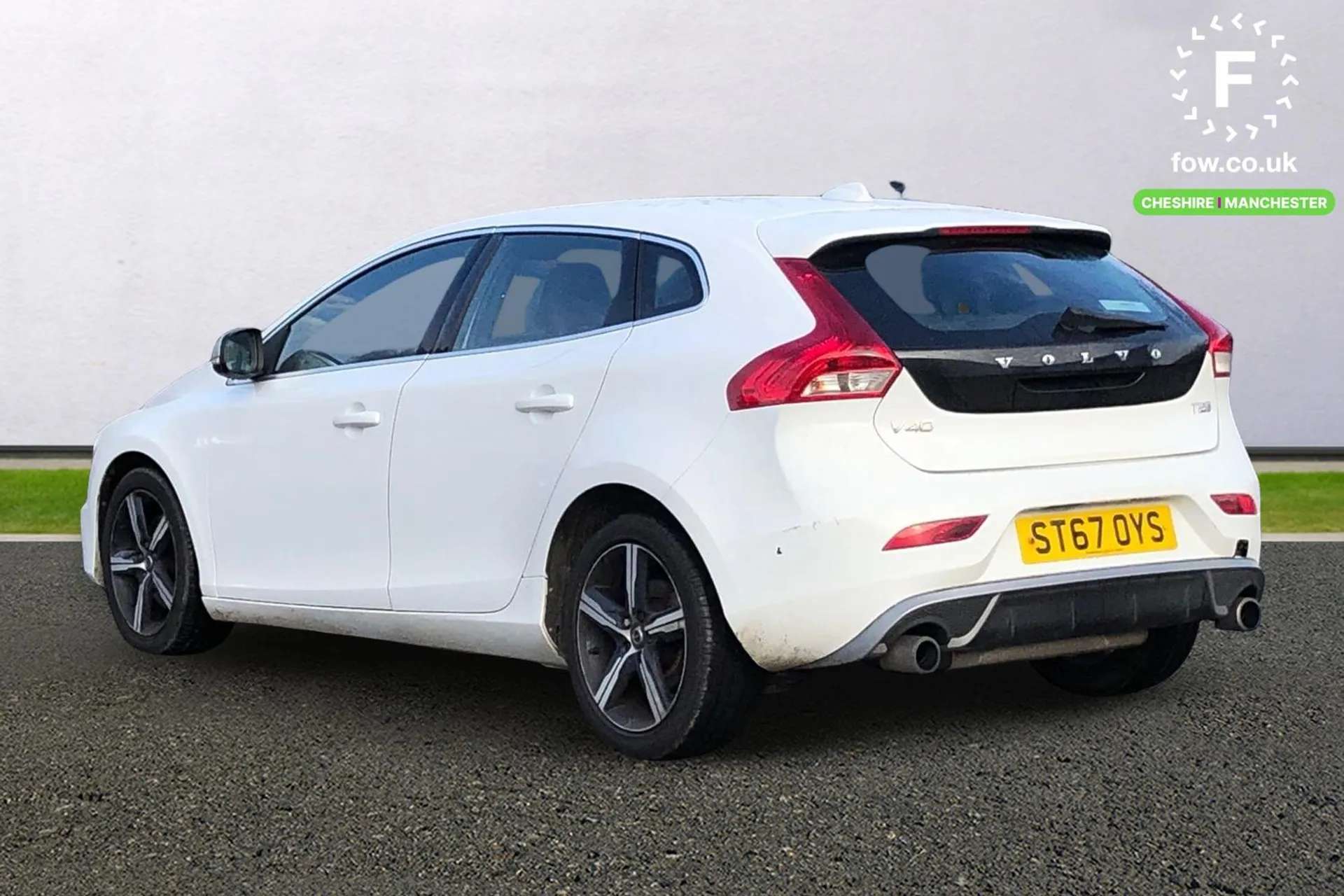 2017 VOLVO V40 2017 VOLVO V40