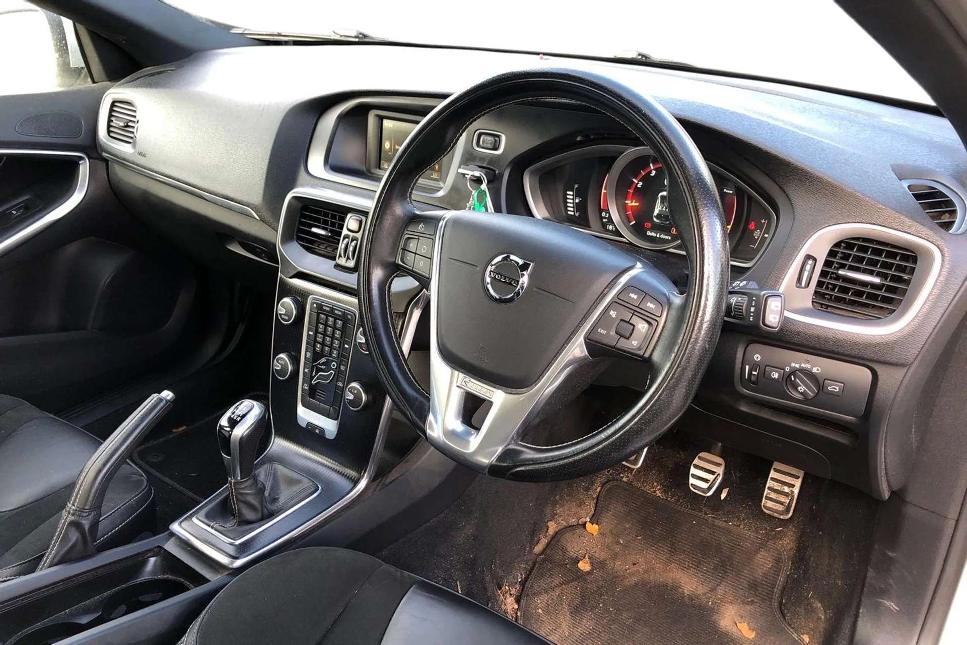 2017 VOLVO V40 2017 VOLVO V40