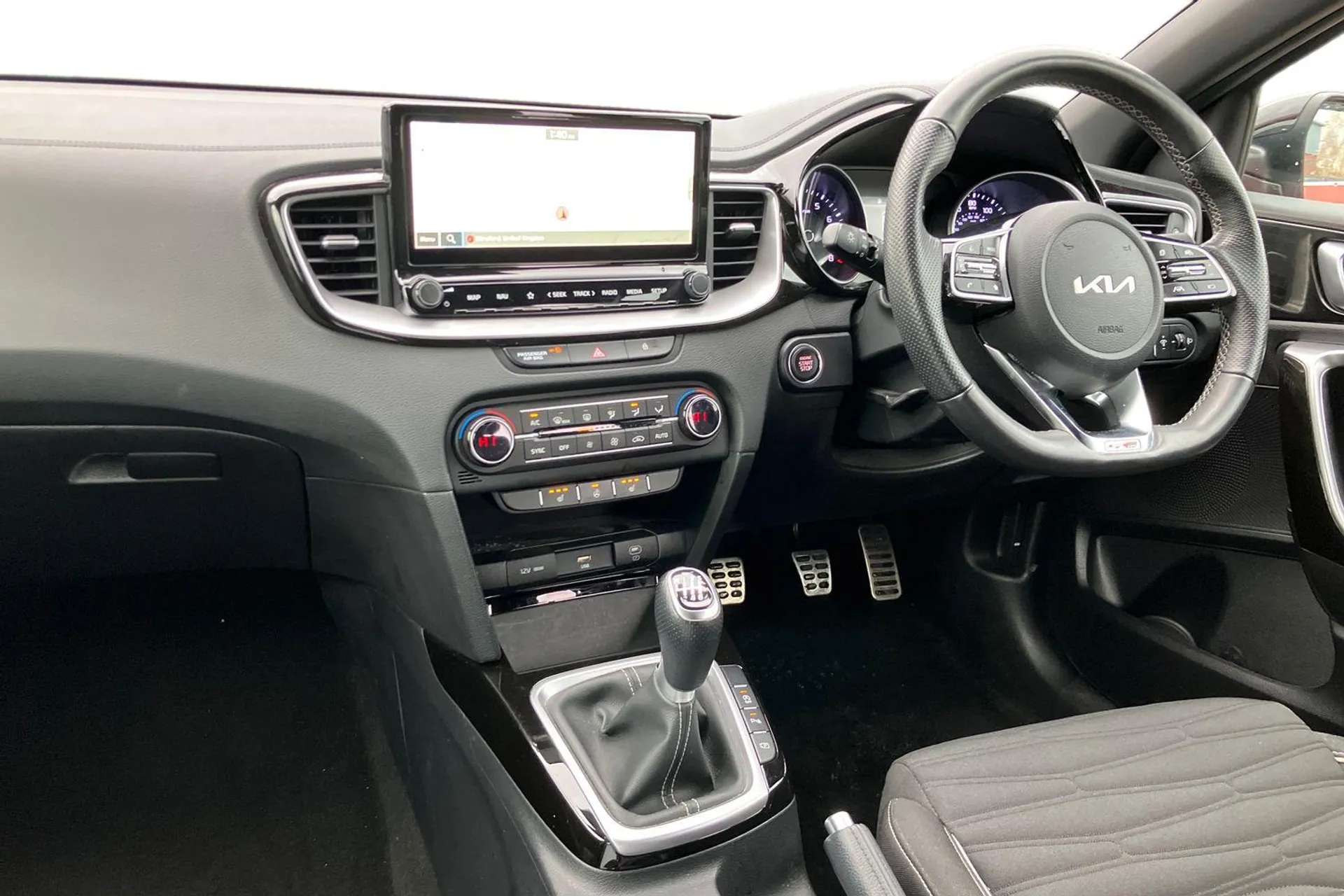 A 2022 KIA CEED 1.5T GDi ISG GT-Line 5dr [ 17" GT-Line alloy wheels , Heated front seats , Cruise control + speed limiter , Reversing camera system with dynamic guide A 2022 KIA CEED 1.5T GDi ISG GT-Line 5dr [ 17" GT-Line alloy wheels , Heated front seats , Cruise control + speed limiter , Reversing camera system with dynamic guide