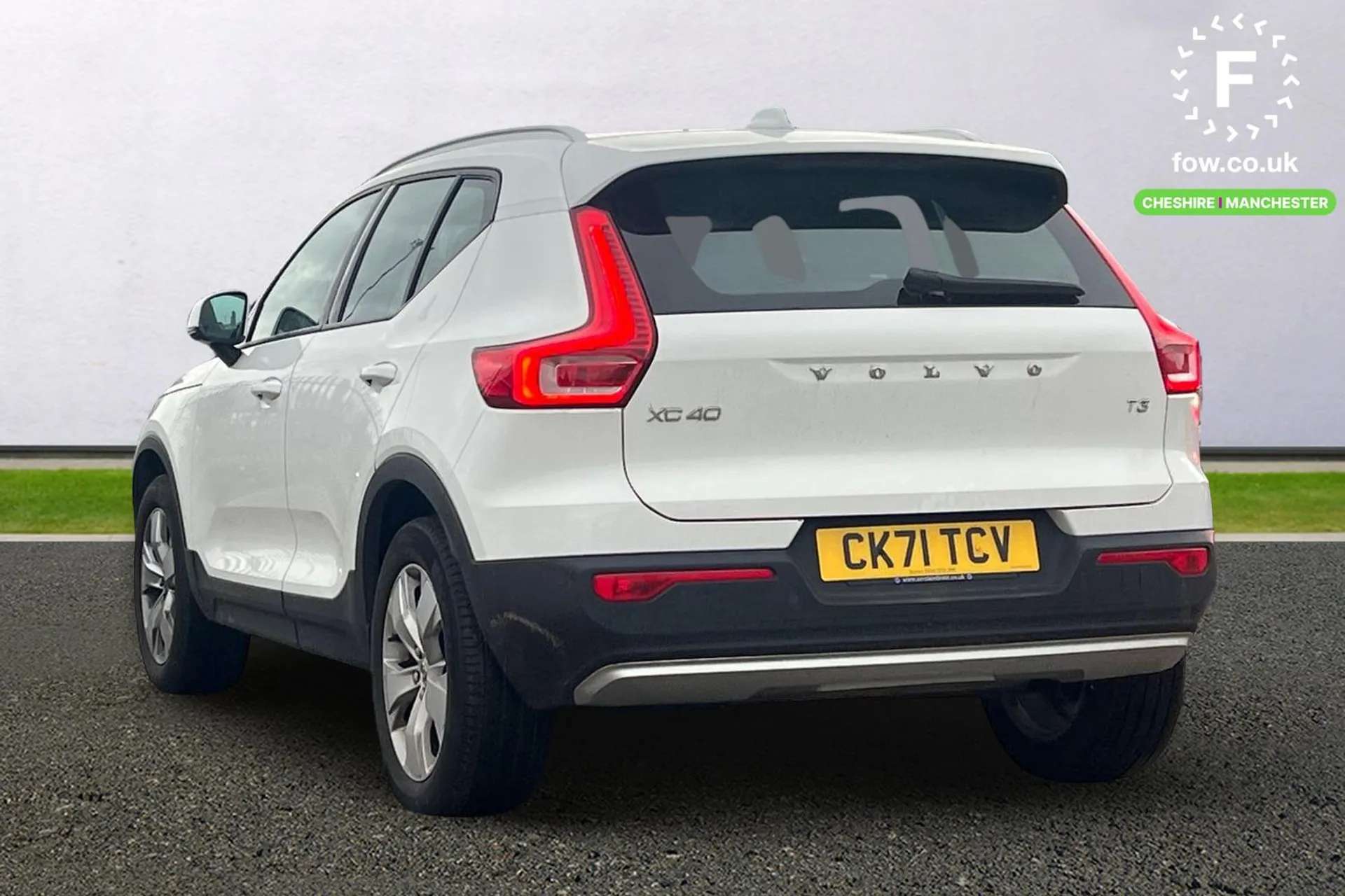 2021 VOLVO XC40 2021 VOLVO XC40