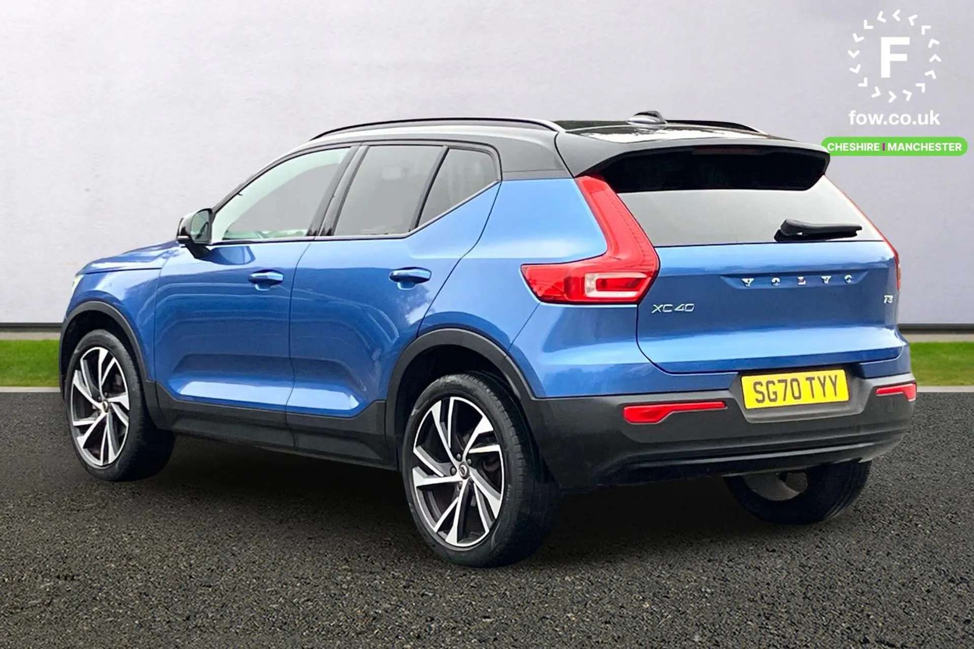 2021 VOLVO XC40 2021 VOLVO XC40
