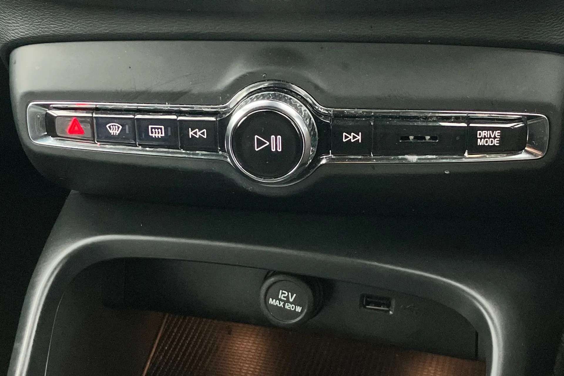 2021 VOLVO XC40 2021 VOLVO XC40