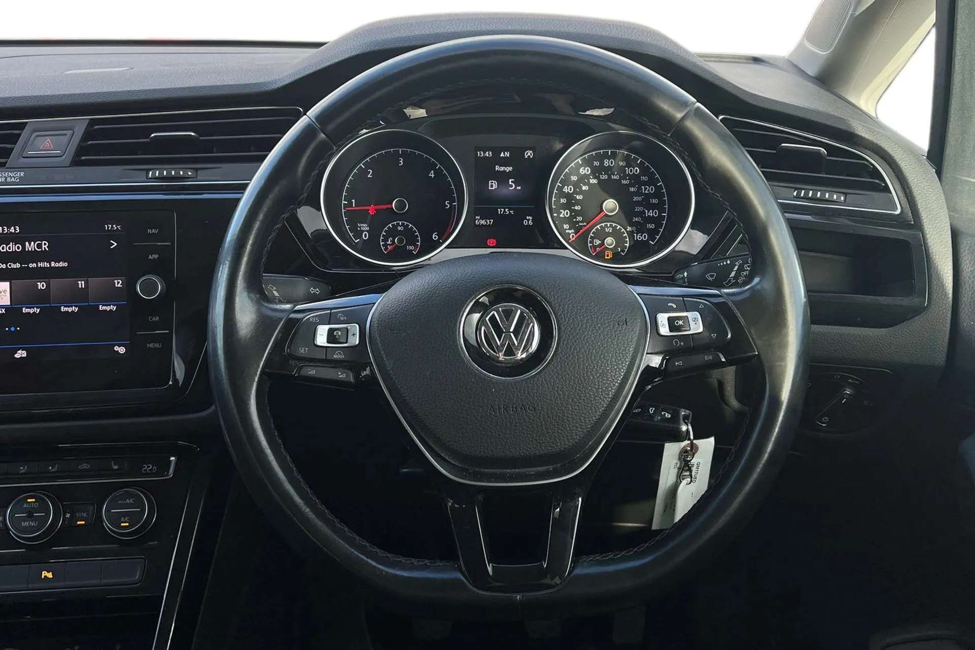 2017 VOLKSWAGEN TOURAN 2017 VOLKSWAGEN TOURAN