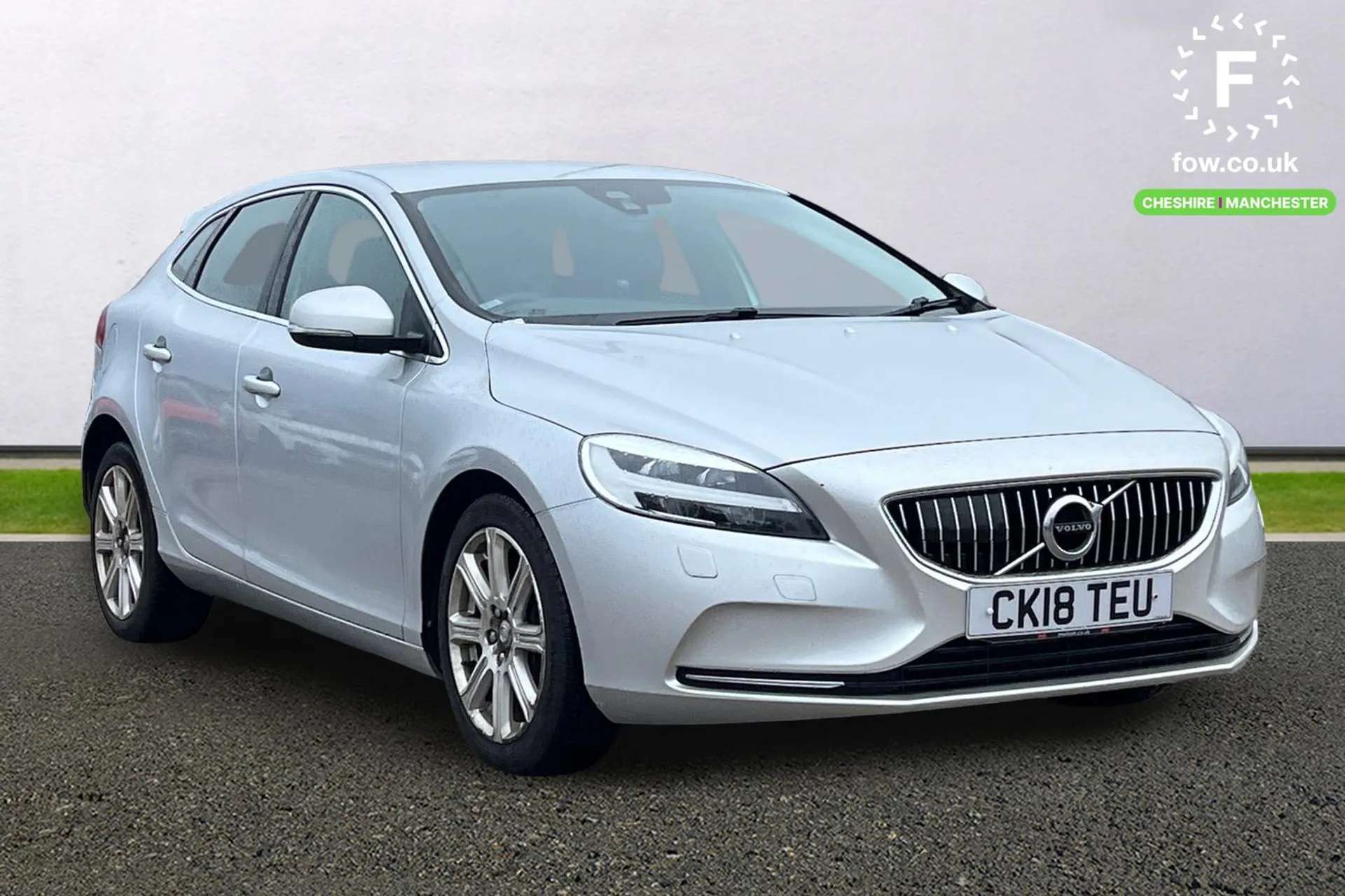 2018 VOLVO V40 2018 VOLVO V40