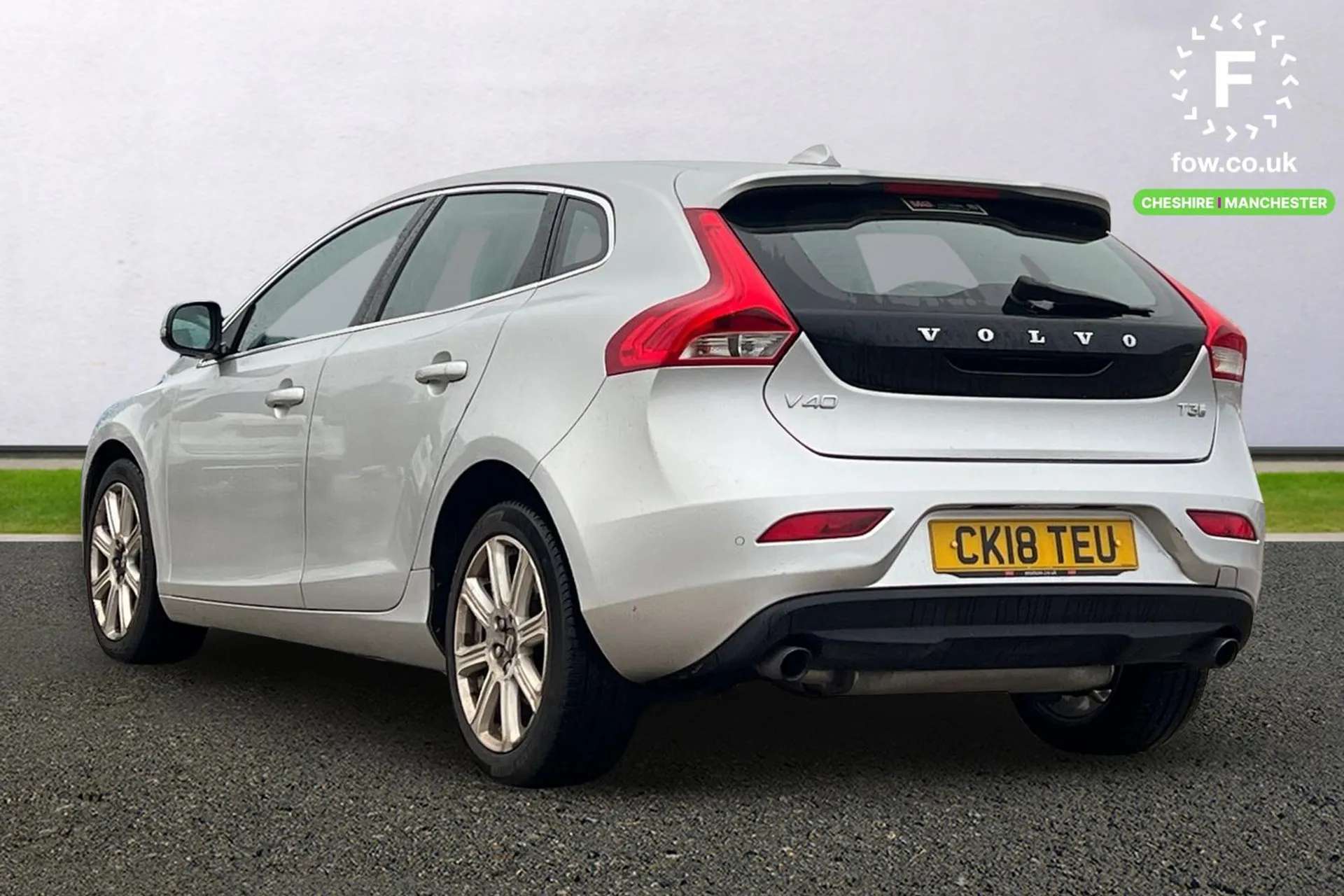 2018 VOLVO V40 2018 VOLVO V40