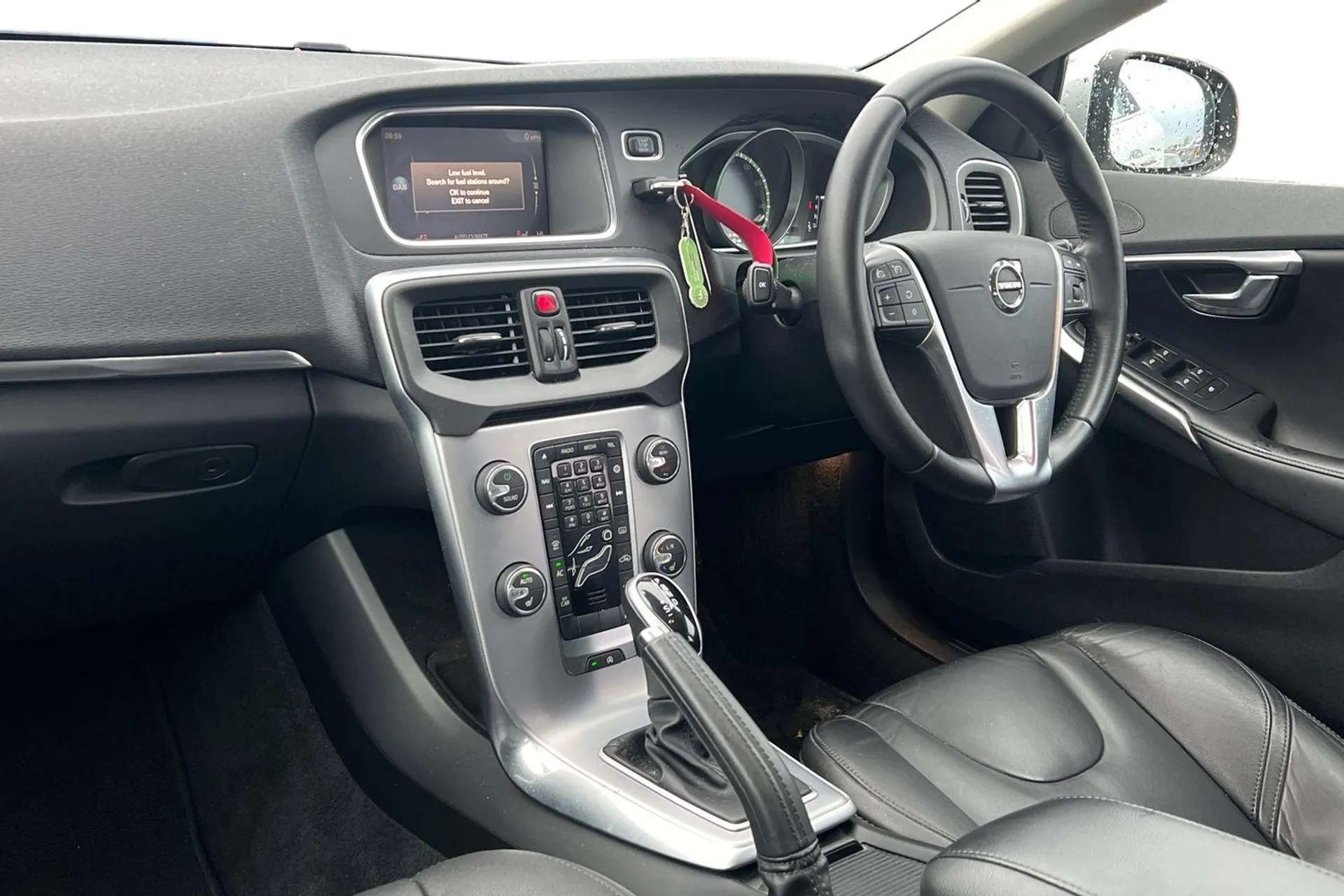 2018 VOLVO V40 2018 VOLVO V40