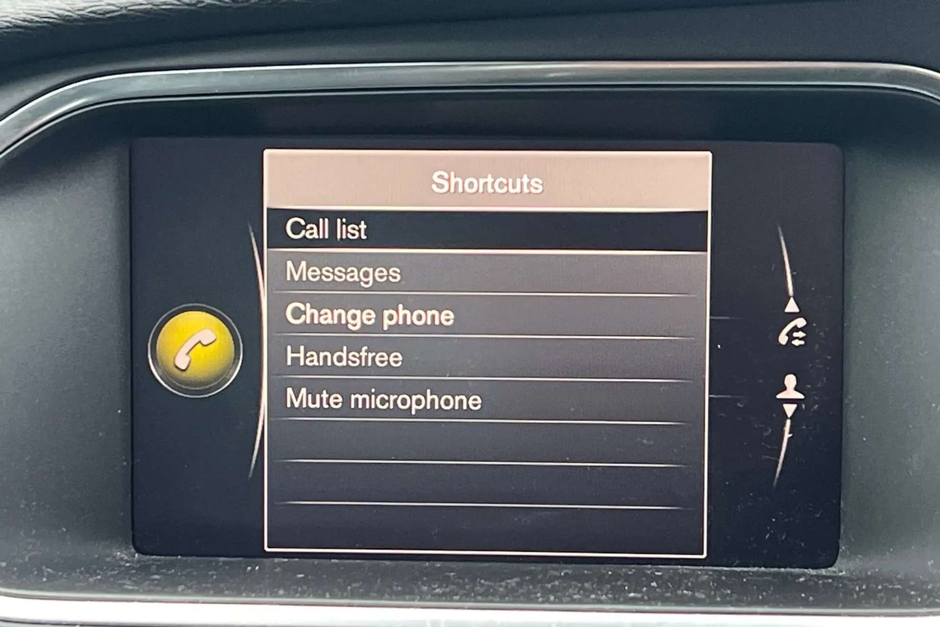 2018 VOLVO V40 2018 VOLVO V40