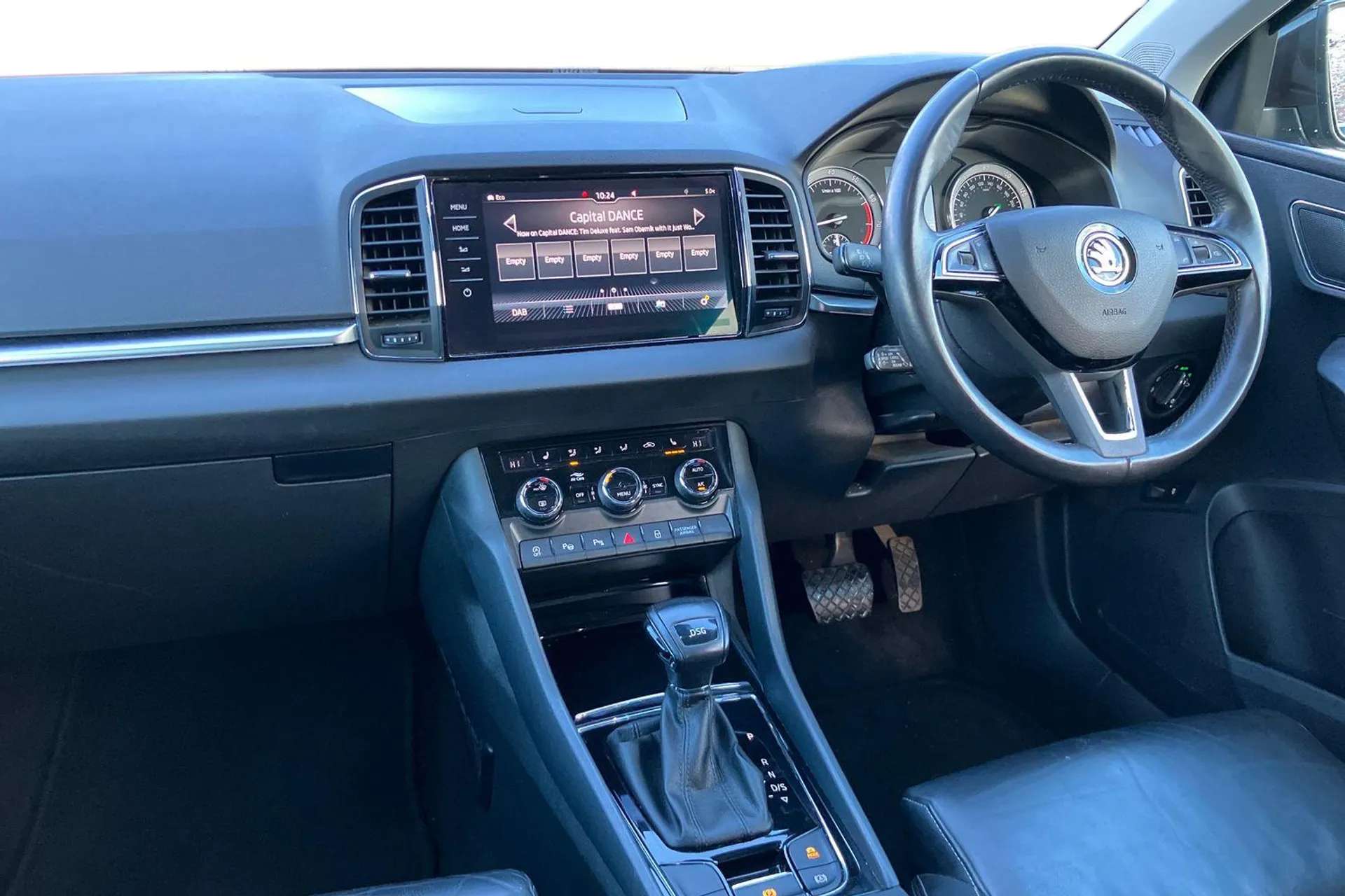 A 2018 SKODA KAROQ 1.5 TSI Edition 5dr DSG [ Scuff plates in door sills , Assistance Package 1 , Park assist , Auto light assist including automatic high beam lights, au A 2018 SKODA KAROQ 1.5 TSI Edition 5dr DSG [ Scuff plates in door sills , Assistance Package 1 , Park assist , Auto light assist including automatic high beam lights, au