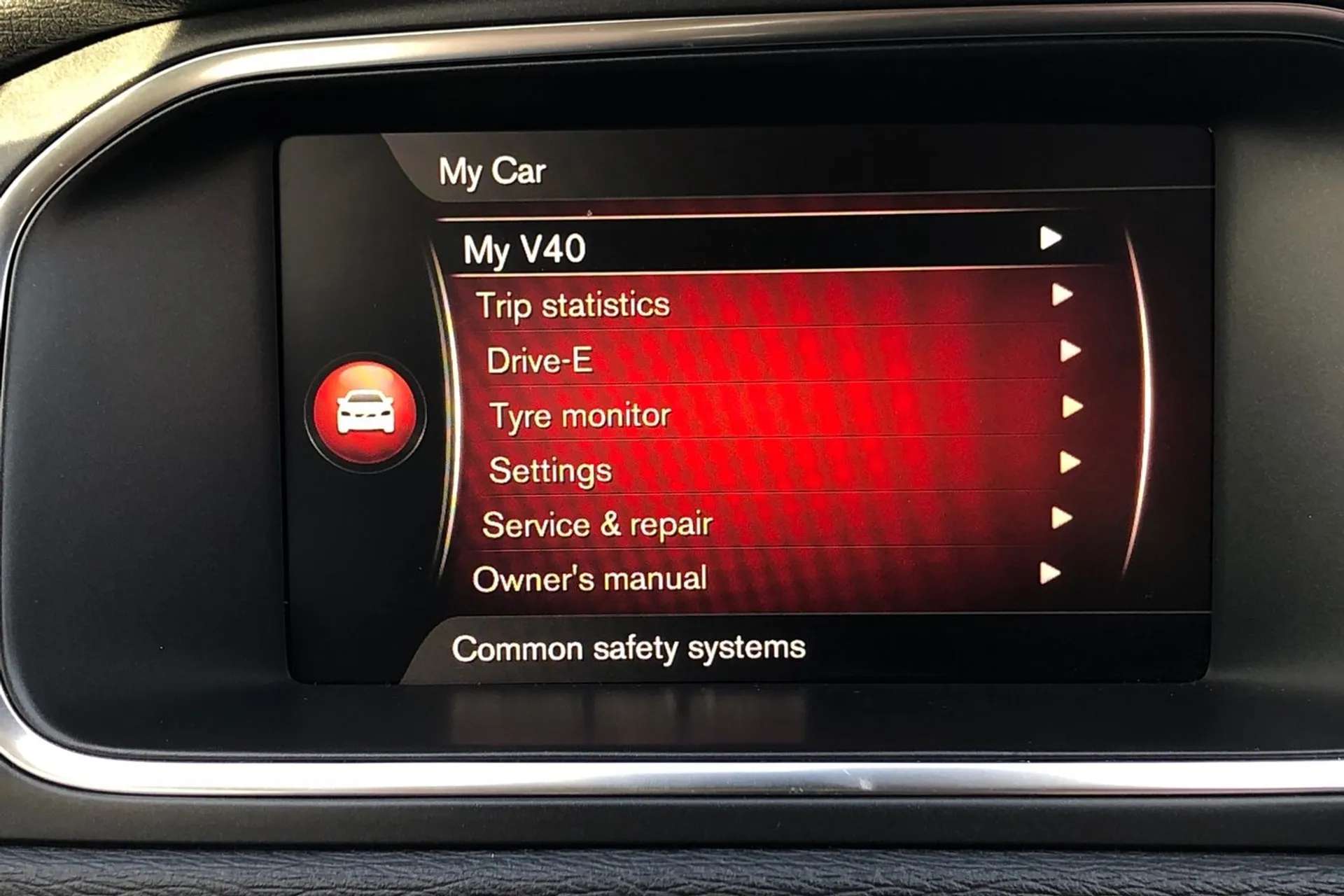 2018 VOLVO V40 2018 VOLVO V40