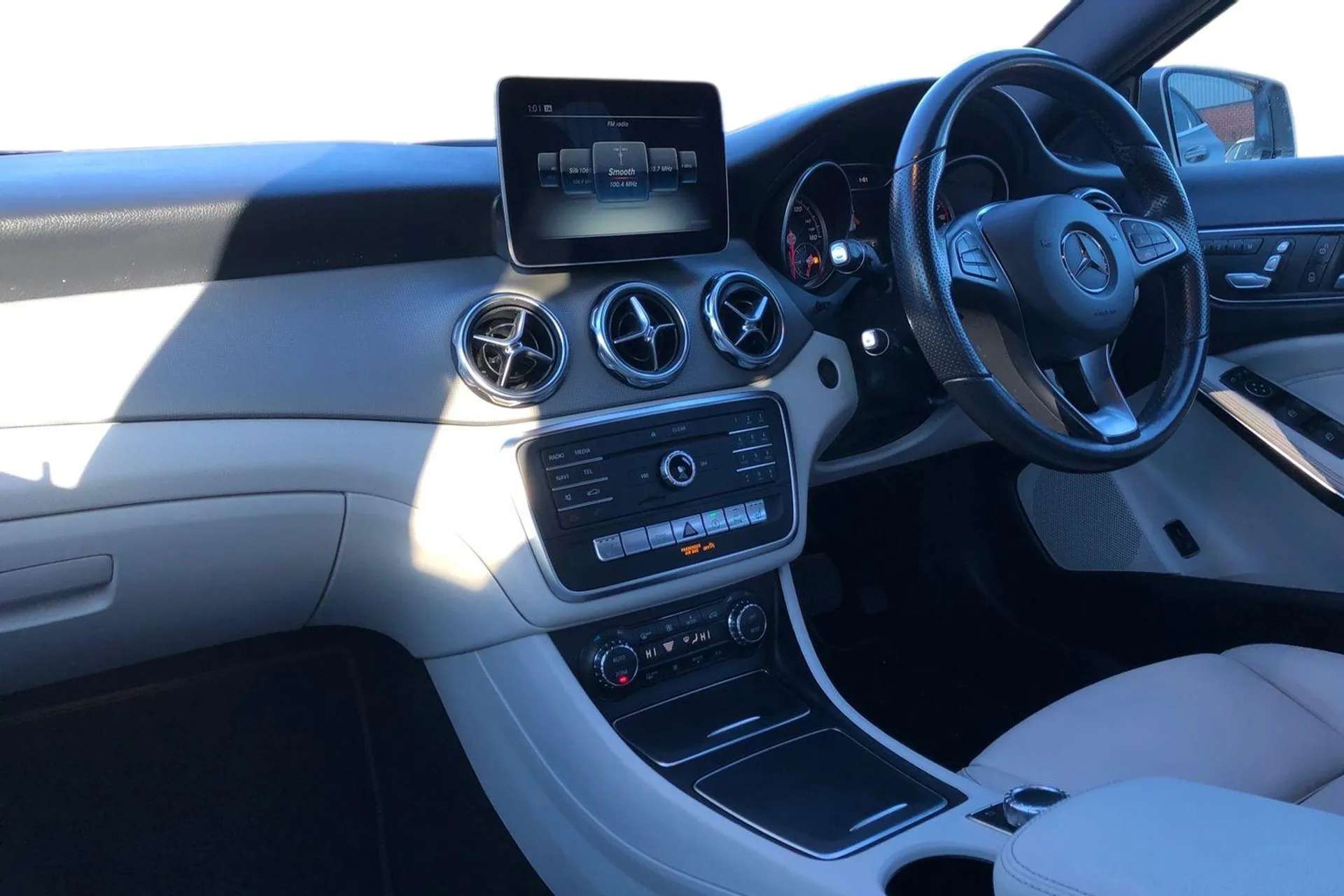 A 2019 MERCEDES-BENZ GLA GLA 200 Sport Premium Plus 5dr Auto [ Active park assist with parktronic system , Stop/start system , Easy-pack tailgate - Powered opening/closing aut A 2019 MERCEDES-BENZ GLA GLA 200 Sport Premium Plus 5dr Auto [ Active park assist with parktronic system , Stop/start system , Easy-pack tailgate - Powered opening/closing aut