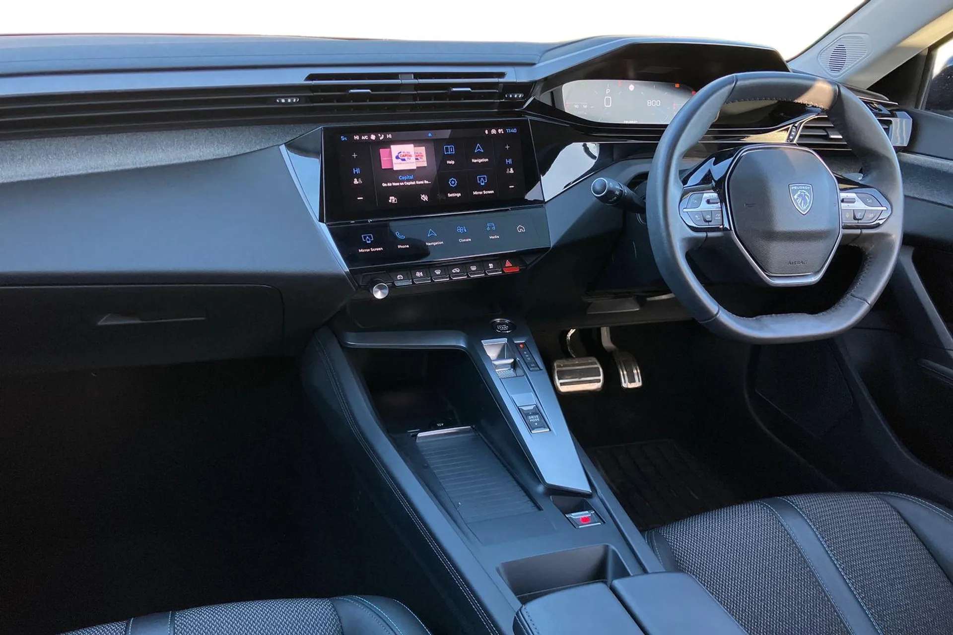 A 2022 PEUGEOT 308 1.5 BlueHDi Allure 5dr EAT8 [ Front and rear parking sensors , Visibility pack with automatic magic wash windscreen wipers , 17" Calgary diamond cut a A 2022 PEUGEOT 308 1.5 BlueHDi Allure 5dr EAT8 [ Front and rear parking sensors , Visibility pack with automatic magic wash windscreen wipers , 17" Calgary diamond cut a