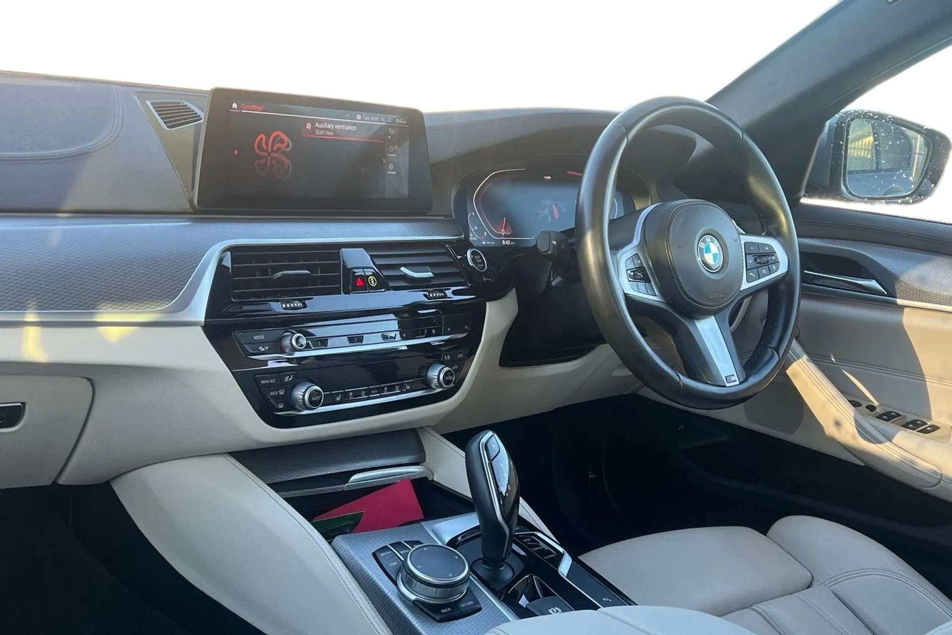 A 2020 BMW 5 SERIES 530d M Sport 4dr Auto [ Bluetooth audio streaming , Connected package professional , Hill start assist , Crash Sensor - activation of central locking A 2020 BMW 5 SERIES 530d M Sport 4dr Auto [ Bluetooth audio streaming , Connected package professional , Hill start assist , Crash Sensor - activation of central locking