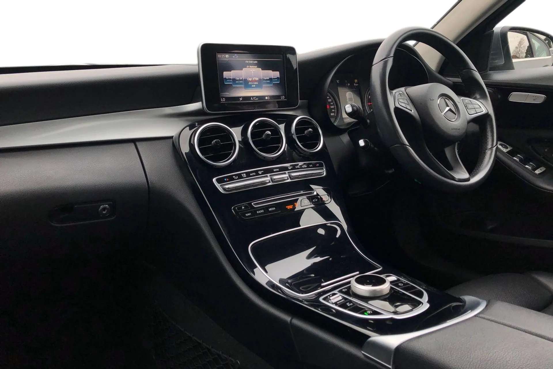 A 2018 MERCEDES-BENZ C CLASS C200 SE Executive Edition 4dr 9G-Tronic [Collision prevention assist, Remote boot release, Cruise control with speedtronic variable speed limiter, Mir A 2018 MERCEDES-BENZ C CLASS C200 SE Executive Edition 4dr 9G-Tronic [Collision prevention assist, Remote boot release, Cruise control with speedtronic variable speed limiter, Mir