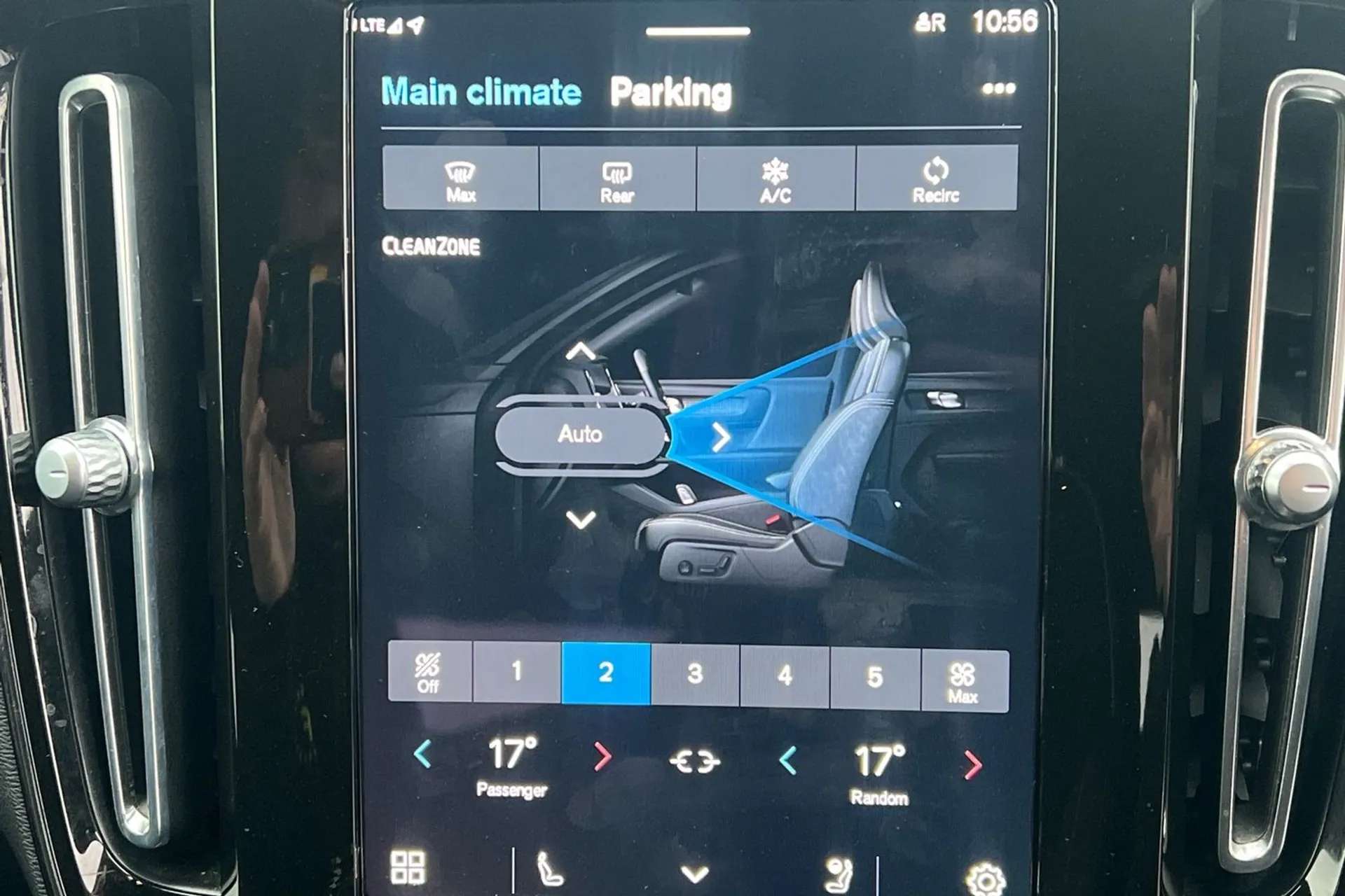 2022 VOLVO XC40 2022 VOLVO XC40