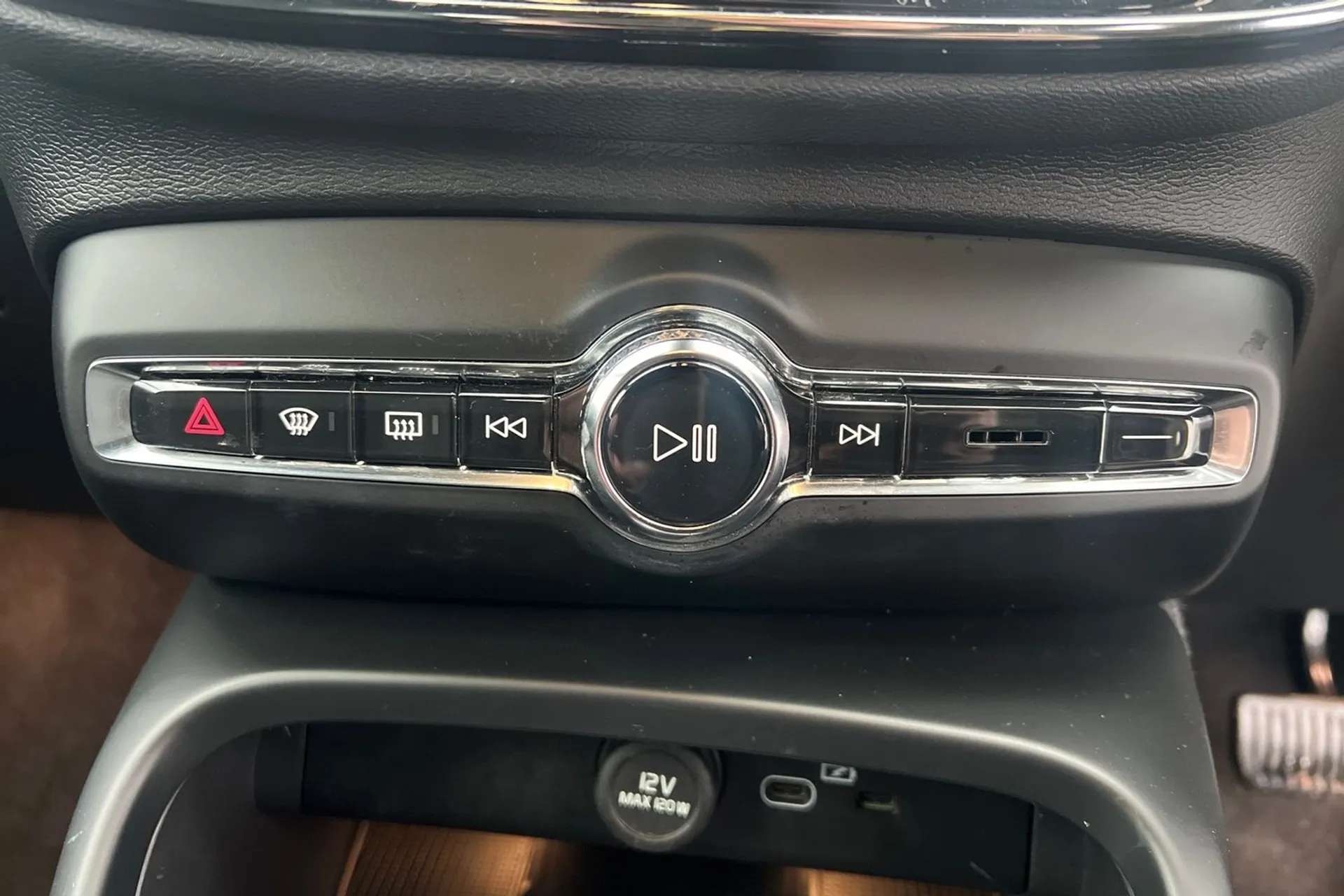 2022 VOLVO XC40 2022 VOLVO XC40