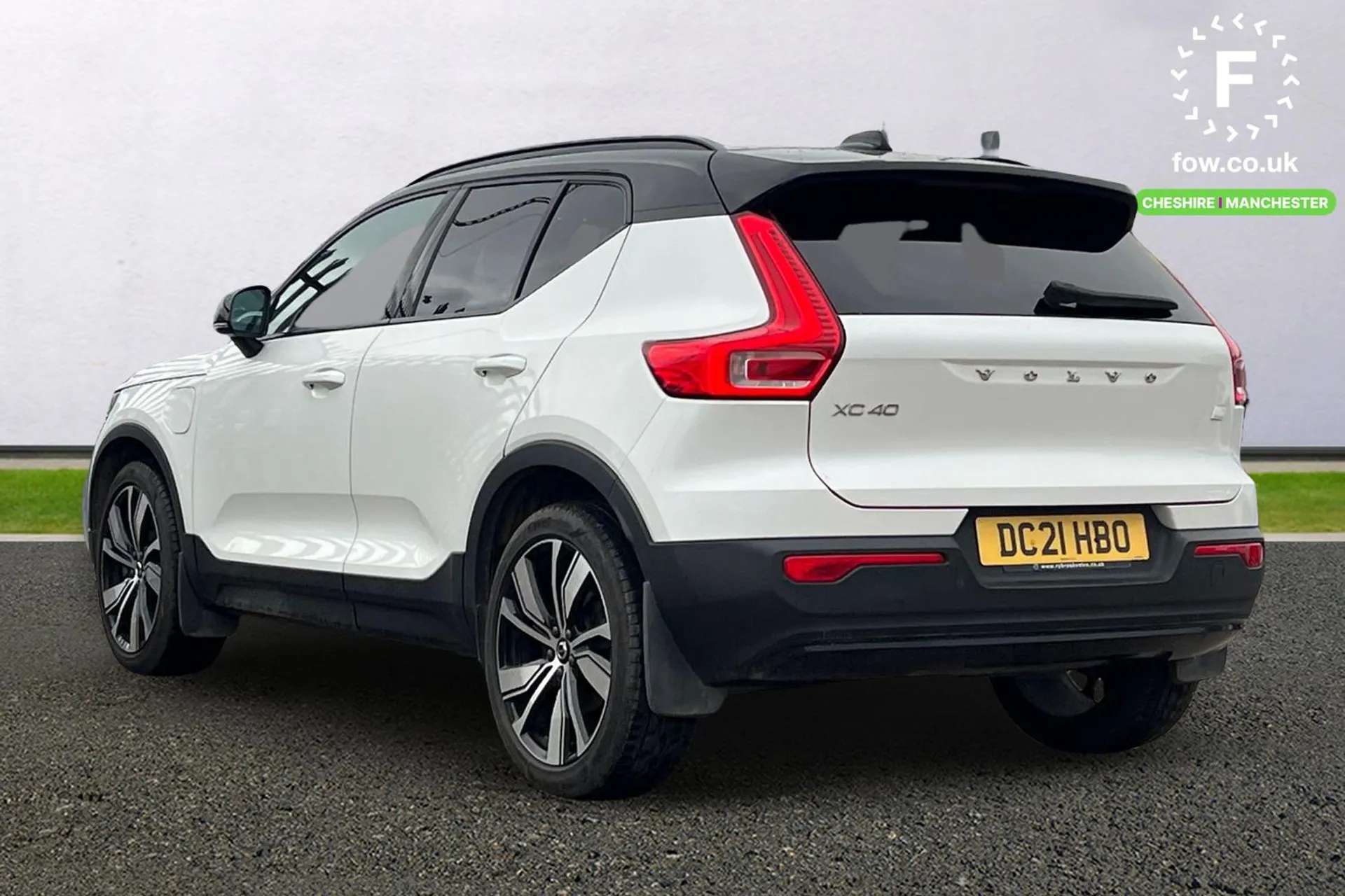 2021 VOLVO XC40 2021 VOLVO XC40