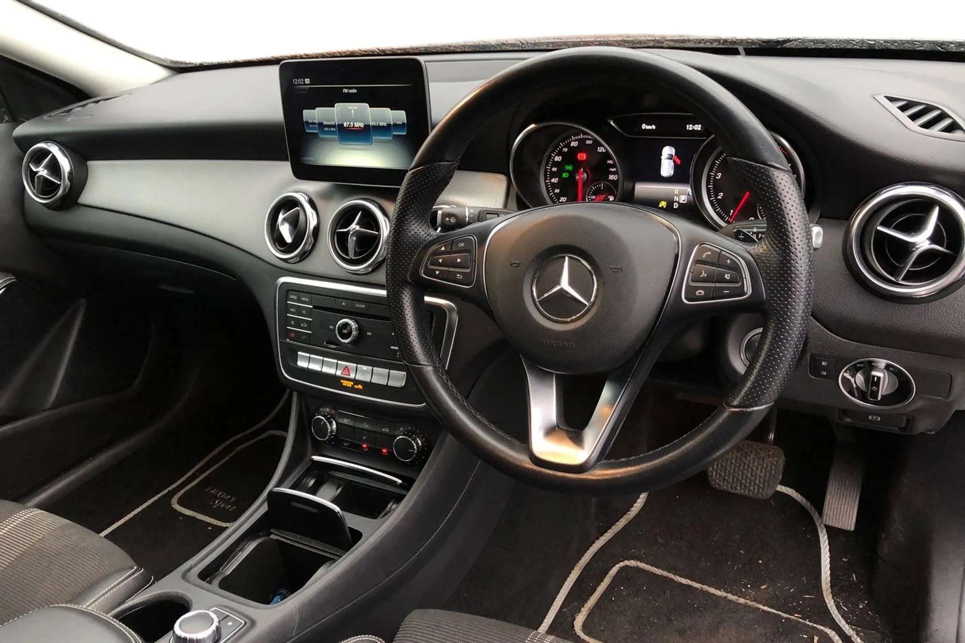 A 2019 MERCEDES-BENZ GLA GLA 200 Urban Edition 5dr Auto [ 180 degree reversing camera with parking guidelines , Comfort seat pack , Night pack , 18' 5 twin spoke light alloy w A 2019 MERCEDES-BENZ GLA GLA 200 Urban Edition 5dr Auto [ 180 degree reversing camera with parking guidelines , Comfort seat pack , Night pack , 18' 5 twin spoke light alloy w