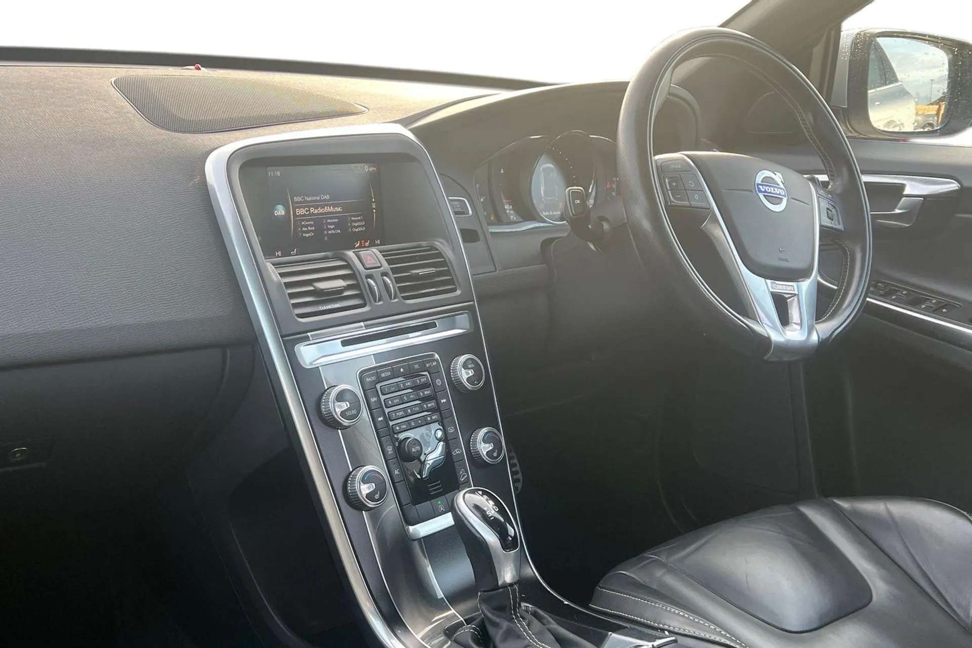 2017 VOLVO XC60 2017 VOLVO XC60