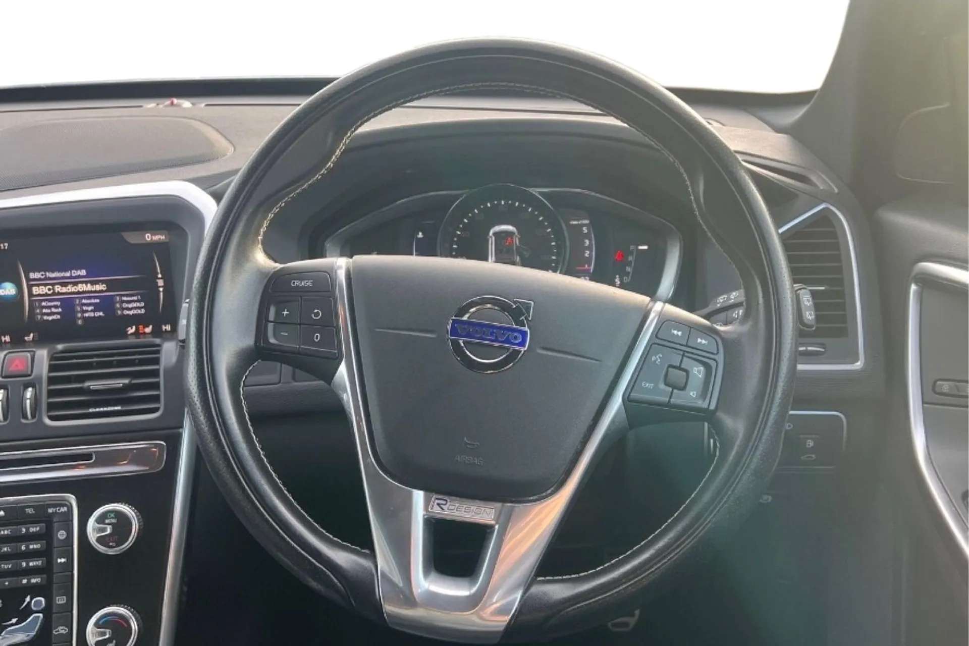 2017 VOLVO XC60 2017 VOLVO XC60