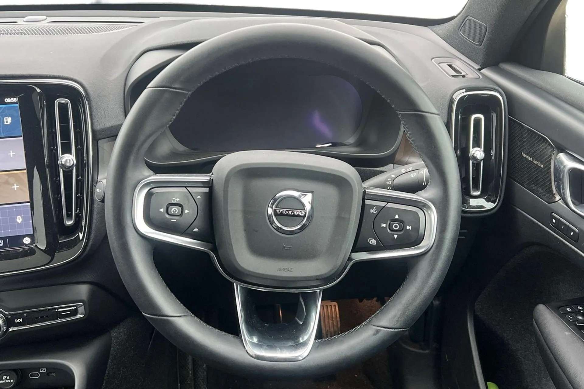 2022 VOLVO C40 2022 VOLVO C40
