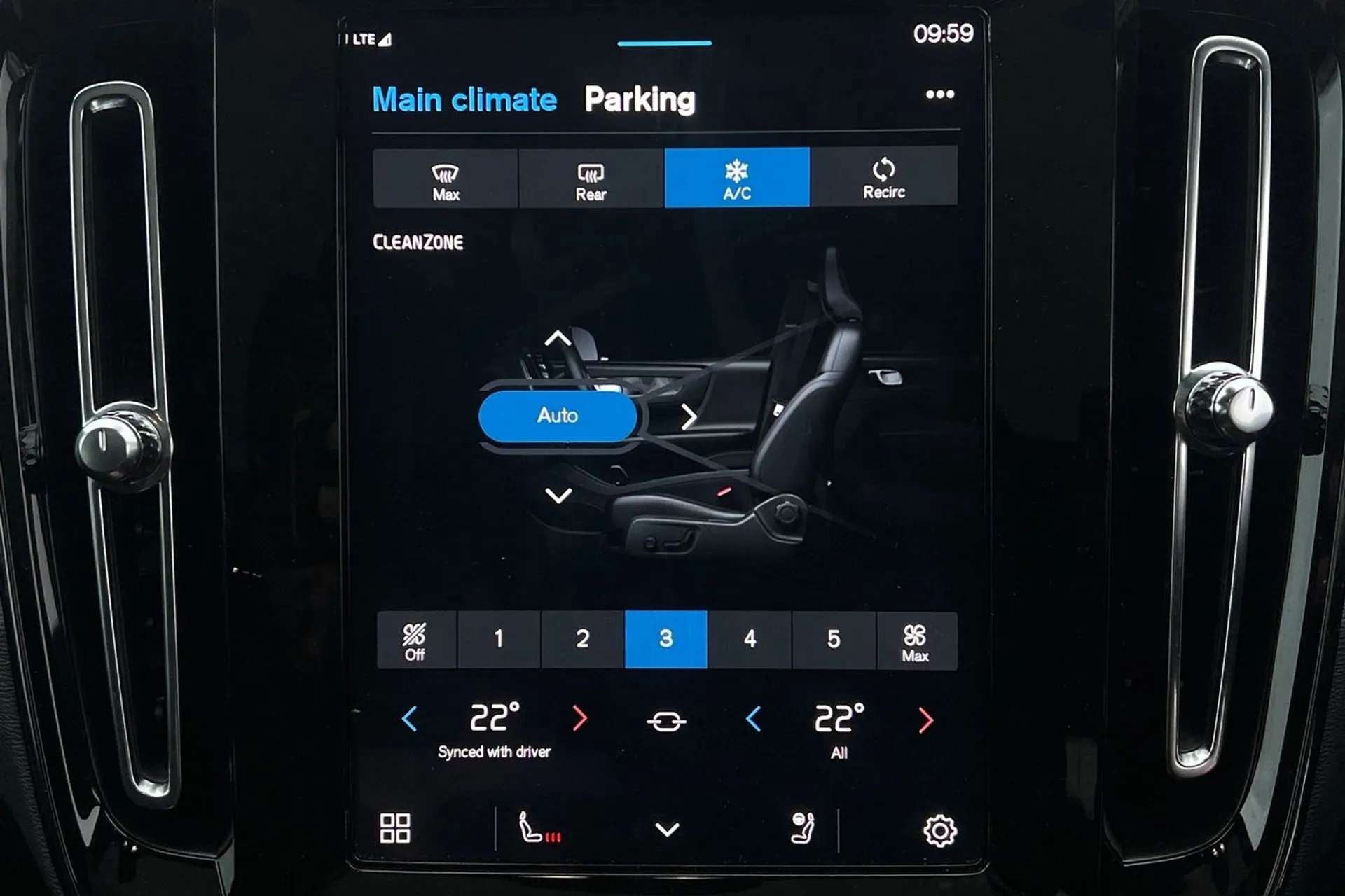 2022 VOLVO C40 2022 VOLVO C40