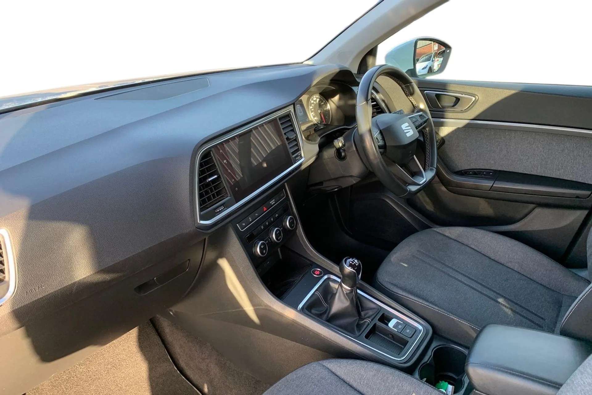 A 2021 SEAT ATECA 1.5 TSI EVO SE Technology 5dr [ Interior lighting pack , Wireless phone charger , Self parking functionality (includes front and rear parking sensors) A 2021 SEAT ATECA 1.5 TSI EVO SE Technology 5dr [ Interior lighting pack , Wireless phone charger , Self parking functionality (includes front and rear parking sensors)