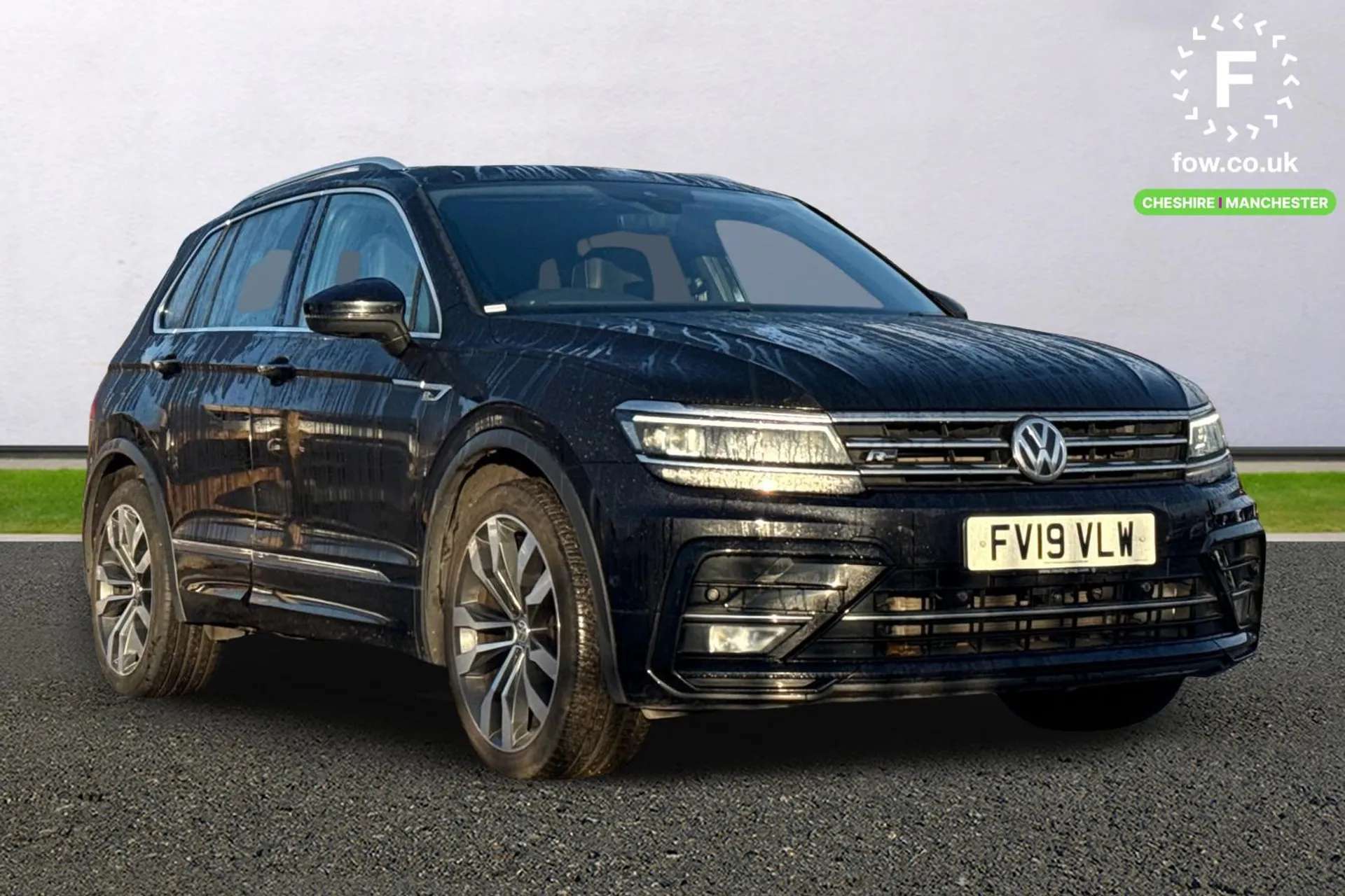 A 2019 VOLKSWAGEN TIGUAN 2.0 TDi 190 4Motion R-Line Tech 5dr DSG [ Ambient lighting pack , LED 'Mid' headlights , Keyless entry , Park Assist with front and rear parking senso A 2019 VOLKSWAGEN TIGUAN 2.0 TDi 190 4Motion R-Line Tech 5dr DSG [ Ambient lighting pack , LED 'Mid' headlights , Keyless entry , Park Assist with front and rear parking senso