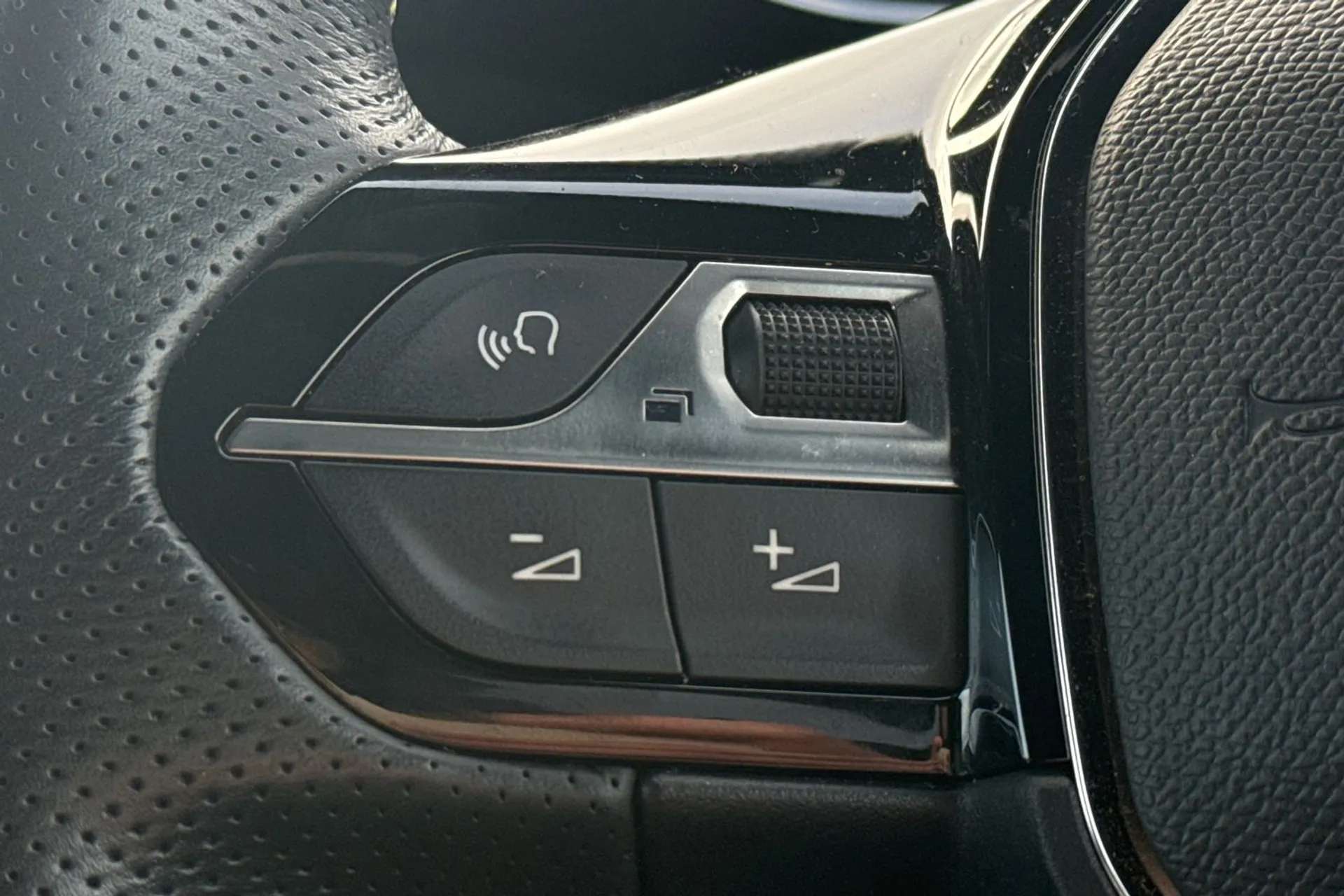 2021 PEUGEOT 208 2021 PEUGEOT 208