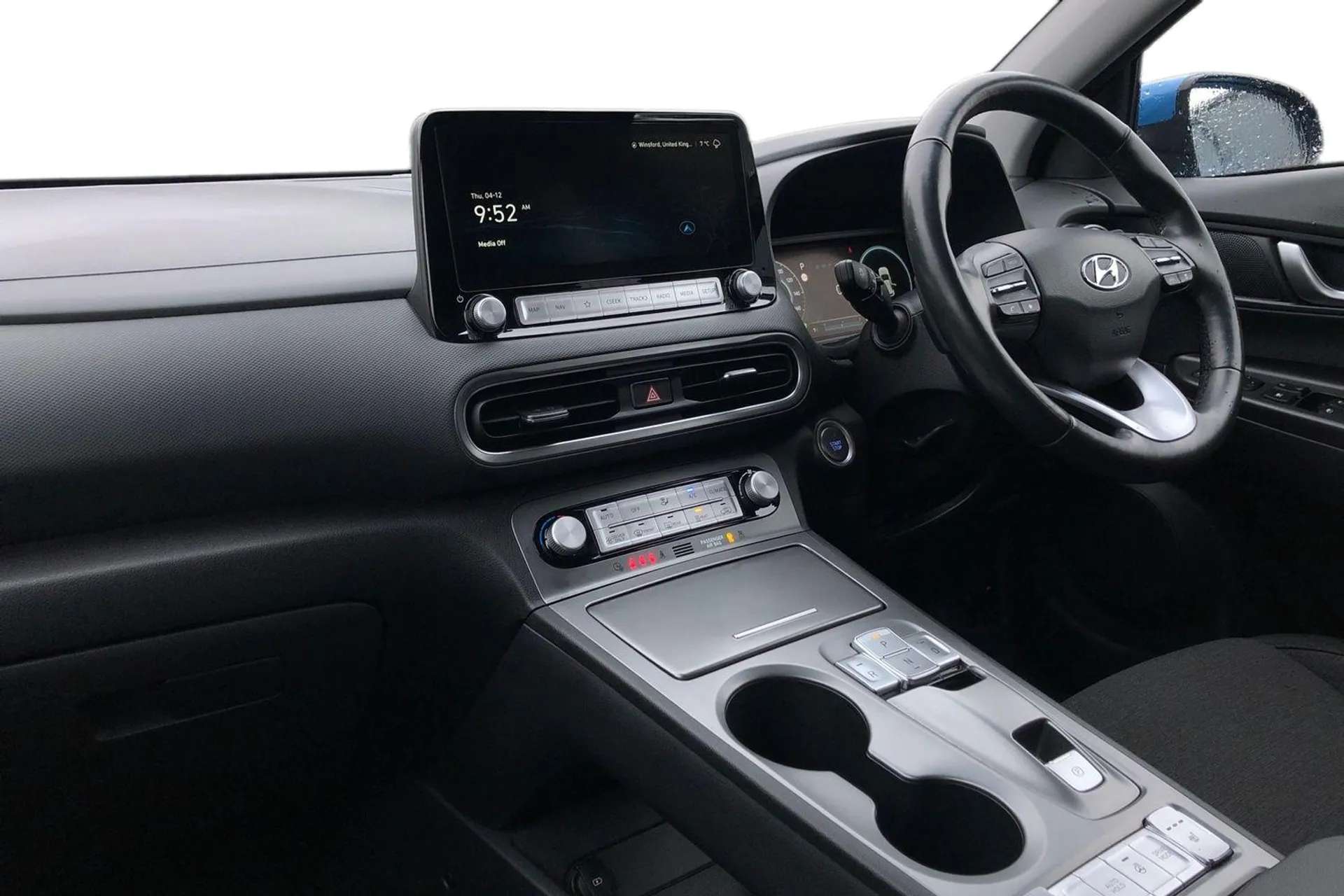 A 2022 HYUNDAI KONA 150kW Premium 64kWh 5dr Auto [ Parking system with rear camera and guidance system , Wireless phone charging pad , Heated front seats , 17" Alloy whee A 2022 HYUNDAI KONA 150kW Premium 64kWh 5dr Auto [ Parking system with rear camera and guidance system , Wireless phone charging pad , Heated front seats , 17" Alloy whee