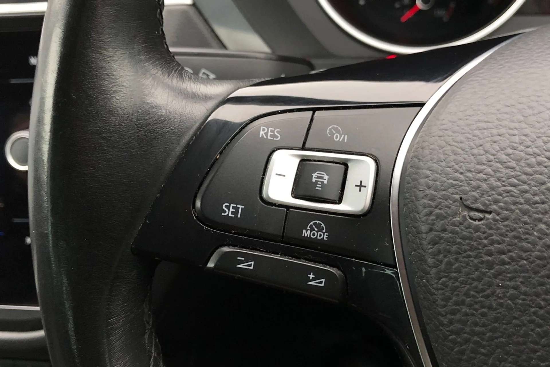 2018 VOLKSWAGEN TIGUAN 2018 VOLKSWAGEN TIGUAN